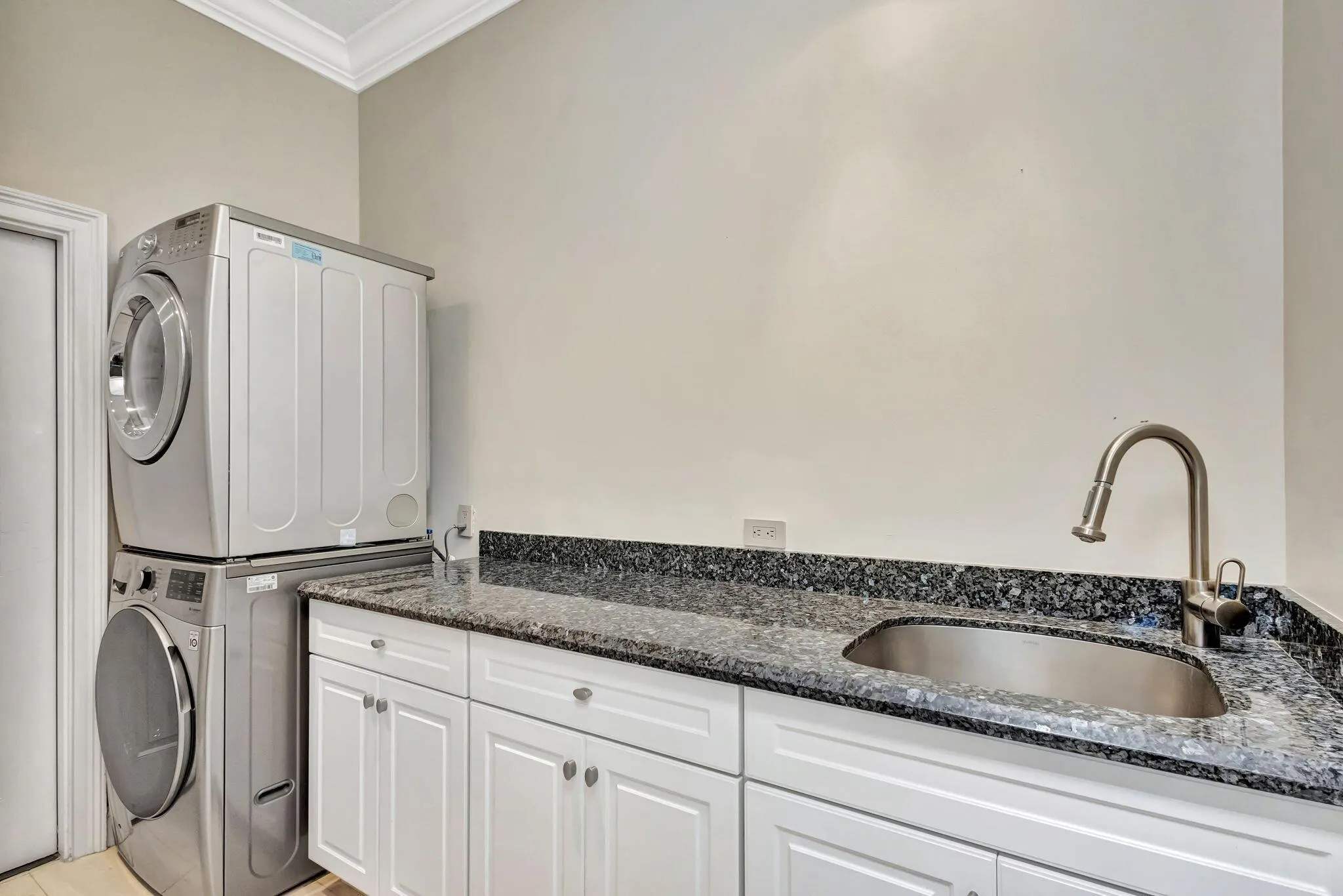 229 E Tall Oaks Circle