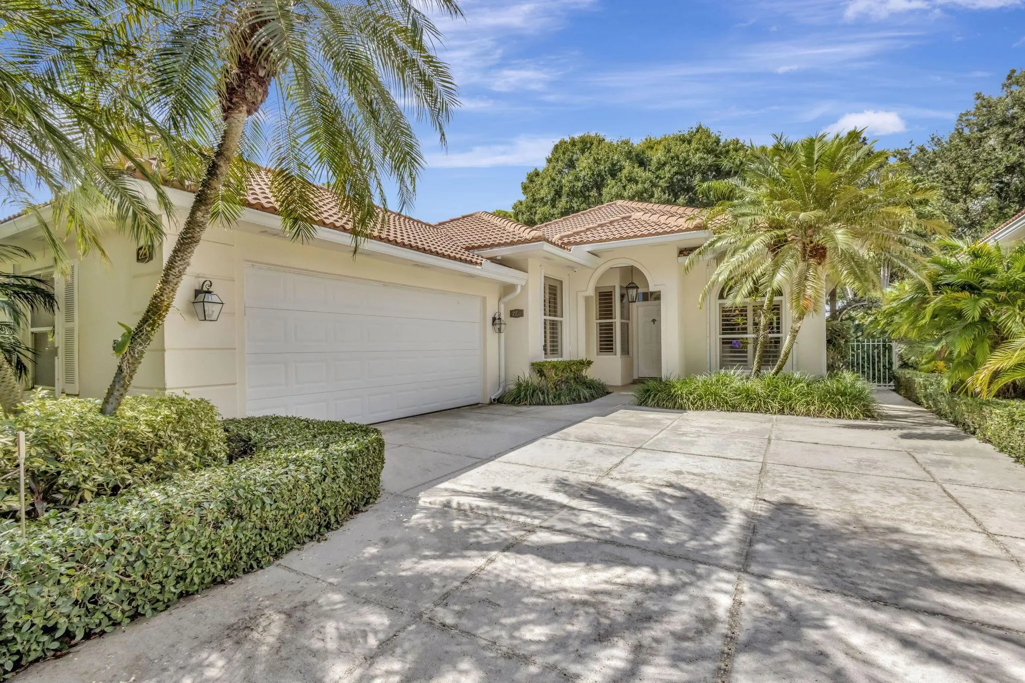 229 E Tall Oaks Circle