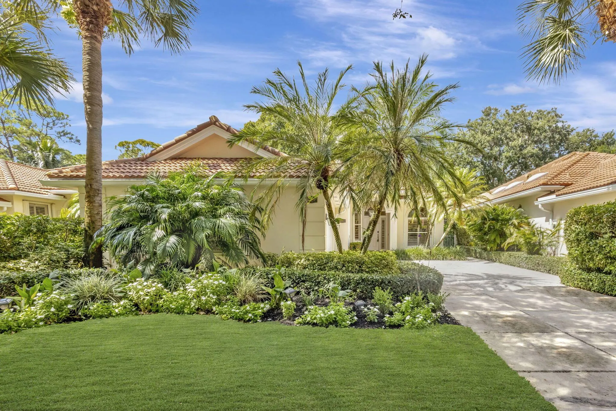229 E Tall Oaks Circle