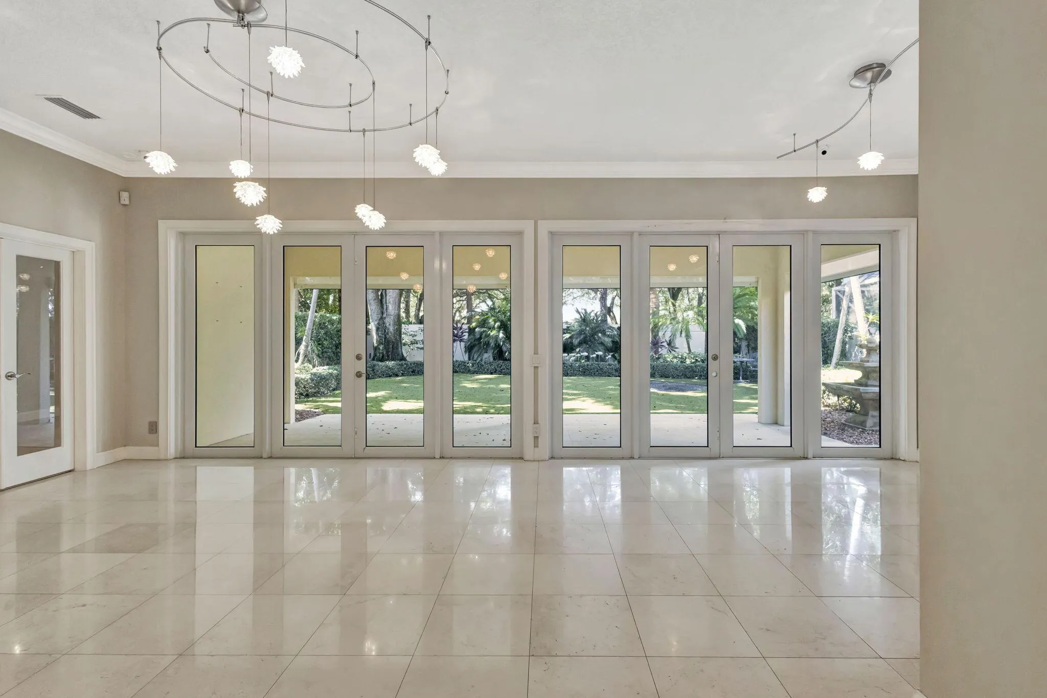 229 E Tall Oaks Circle