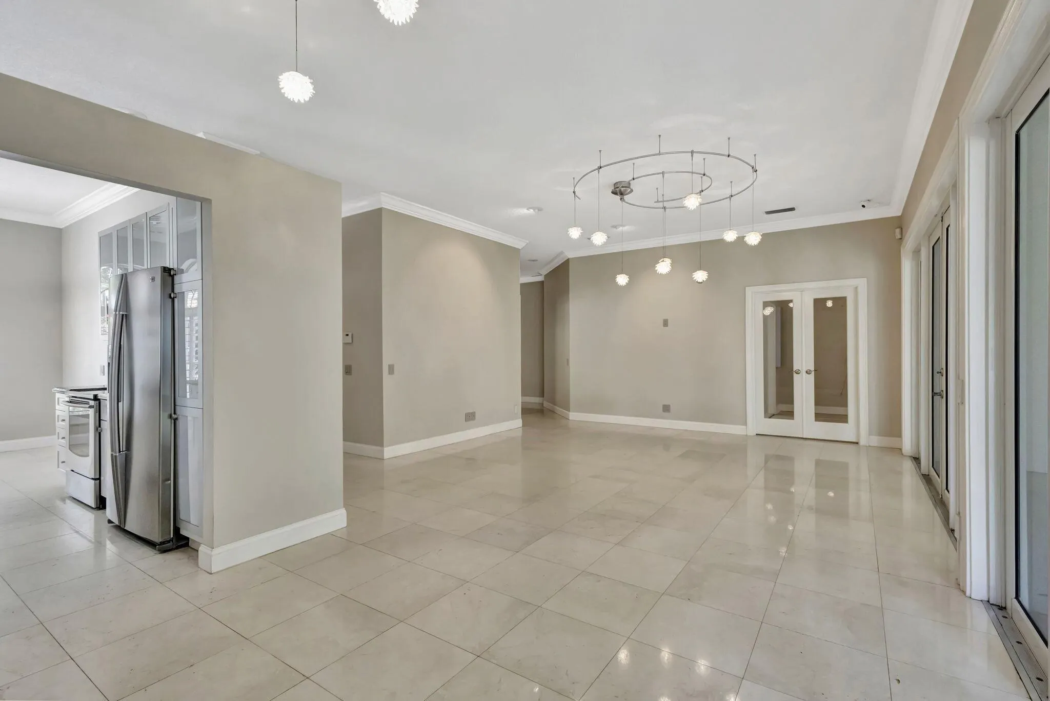 229 E Tall Oaks Circle