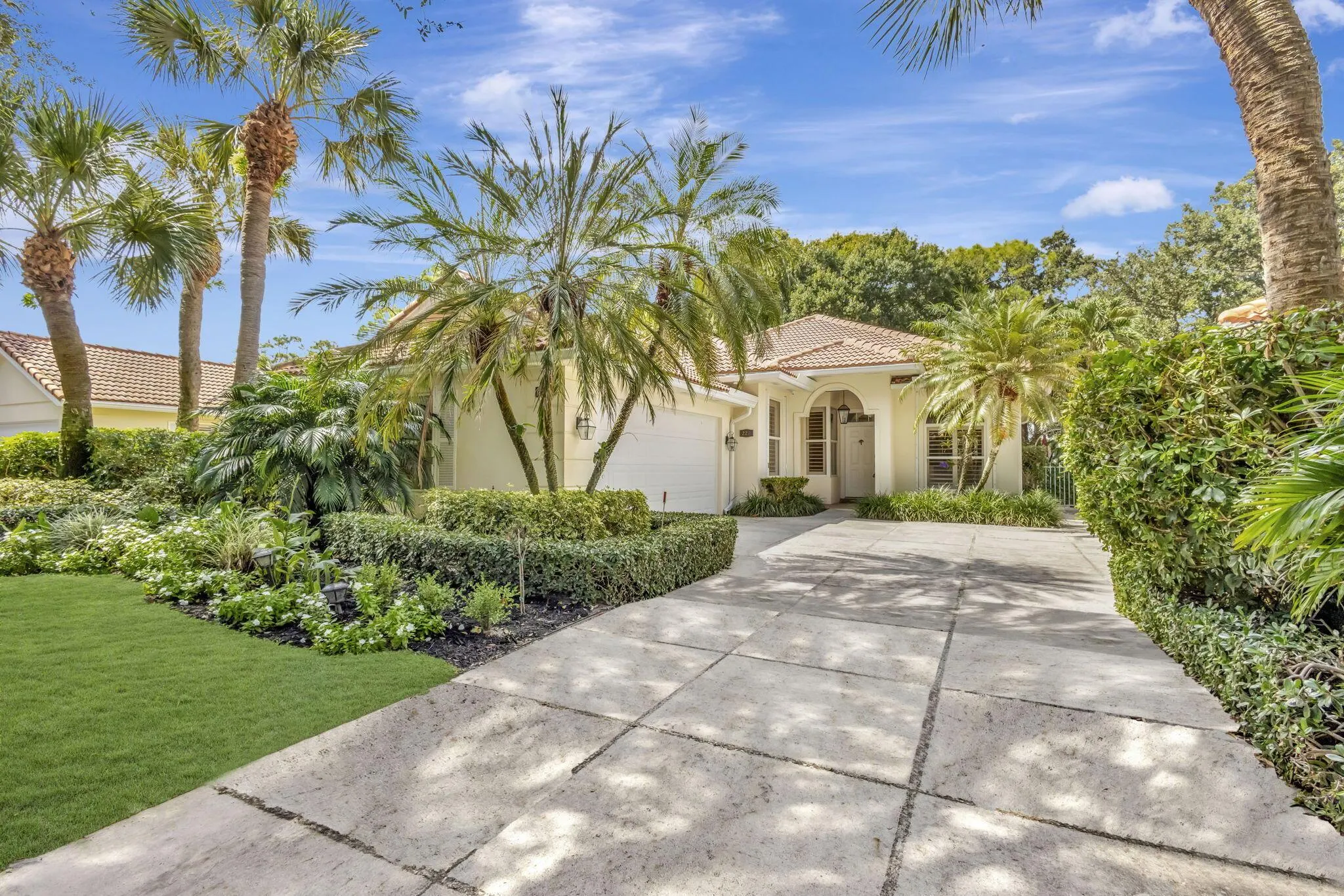 229 E Tall Oaks Circle