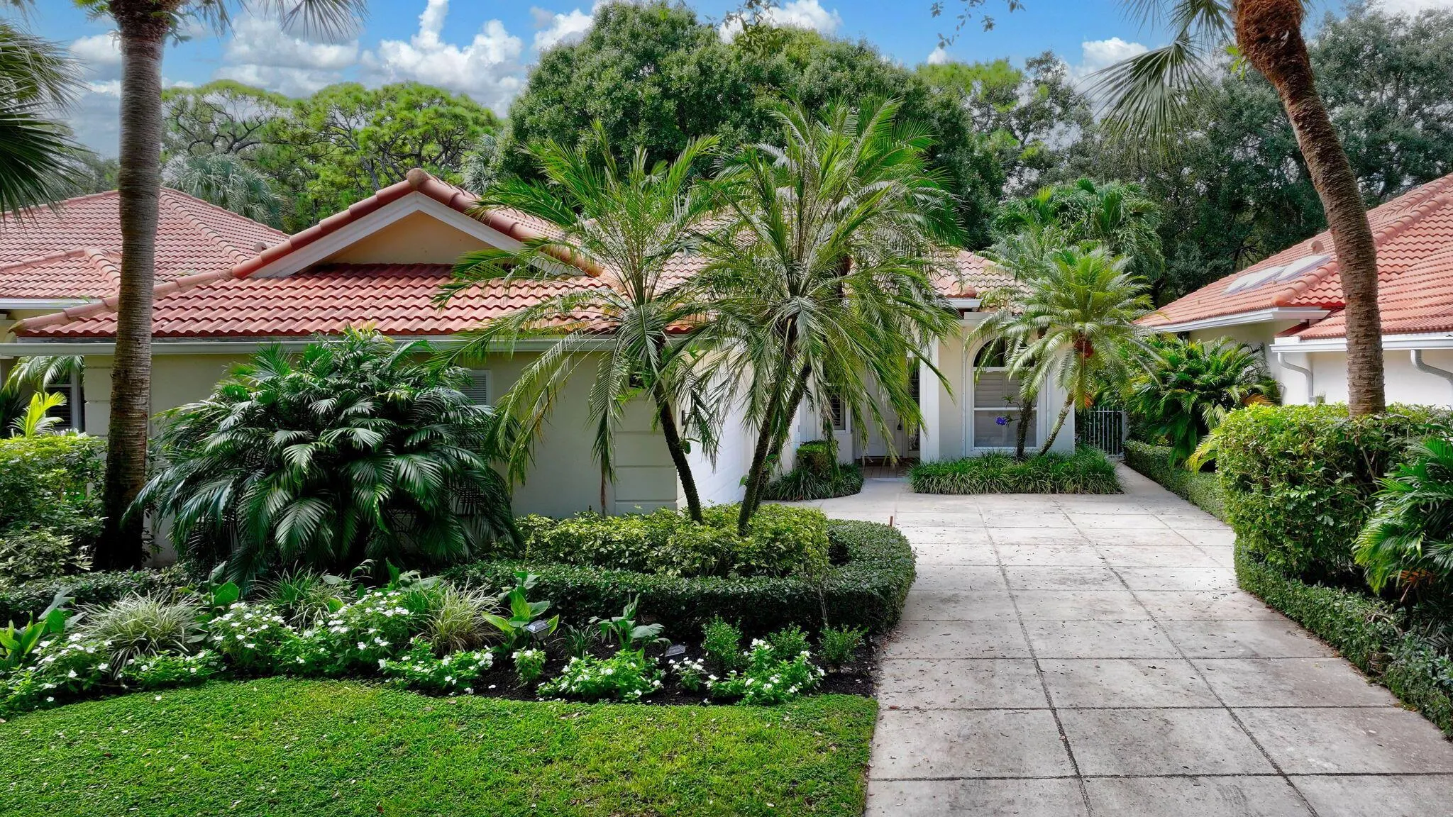 229 E Tall Oaks Circle