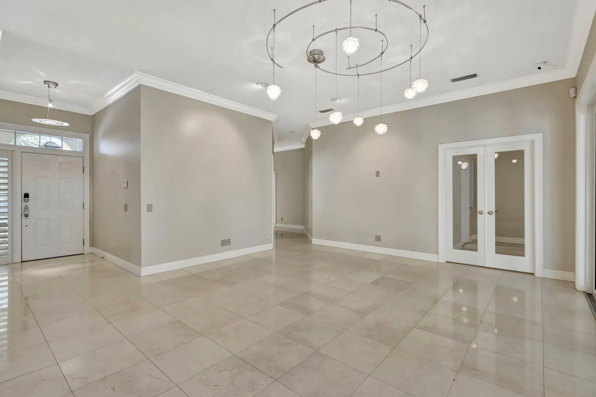 229 E Tall Oaks Circle