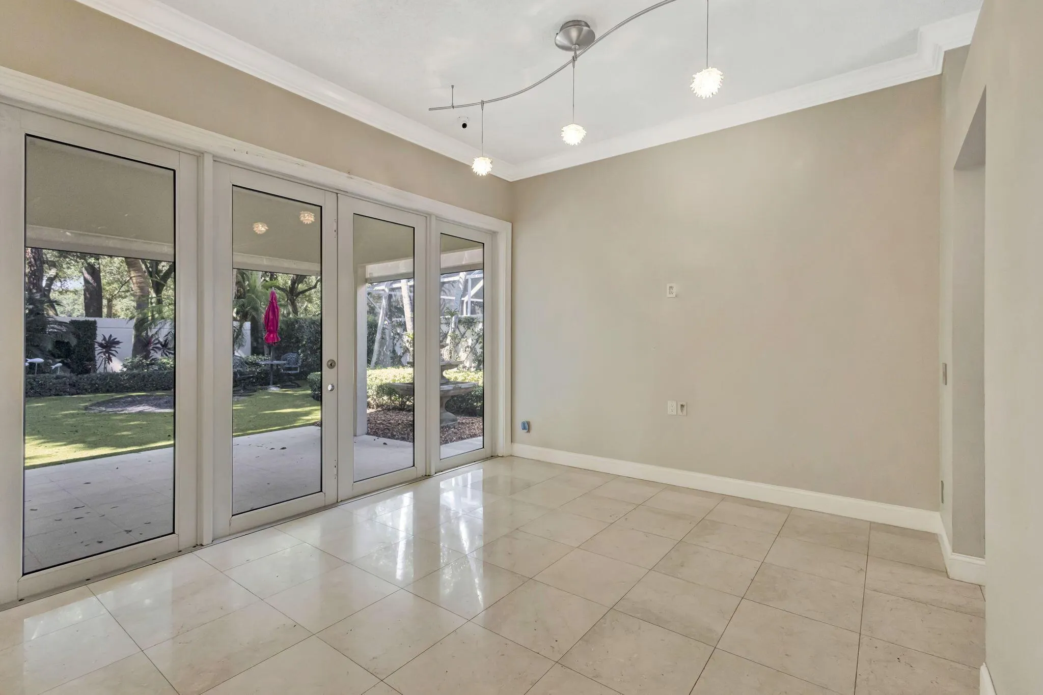 229 E Tall Oaks Circle