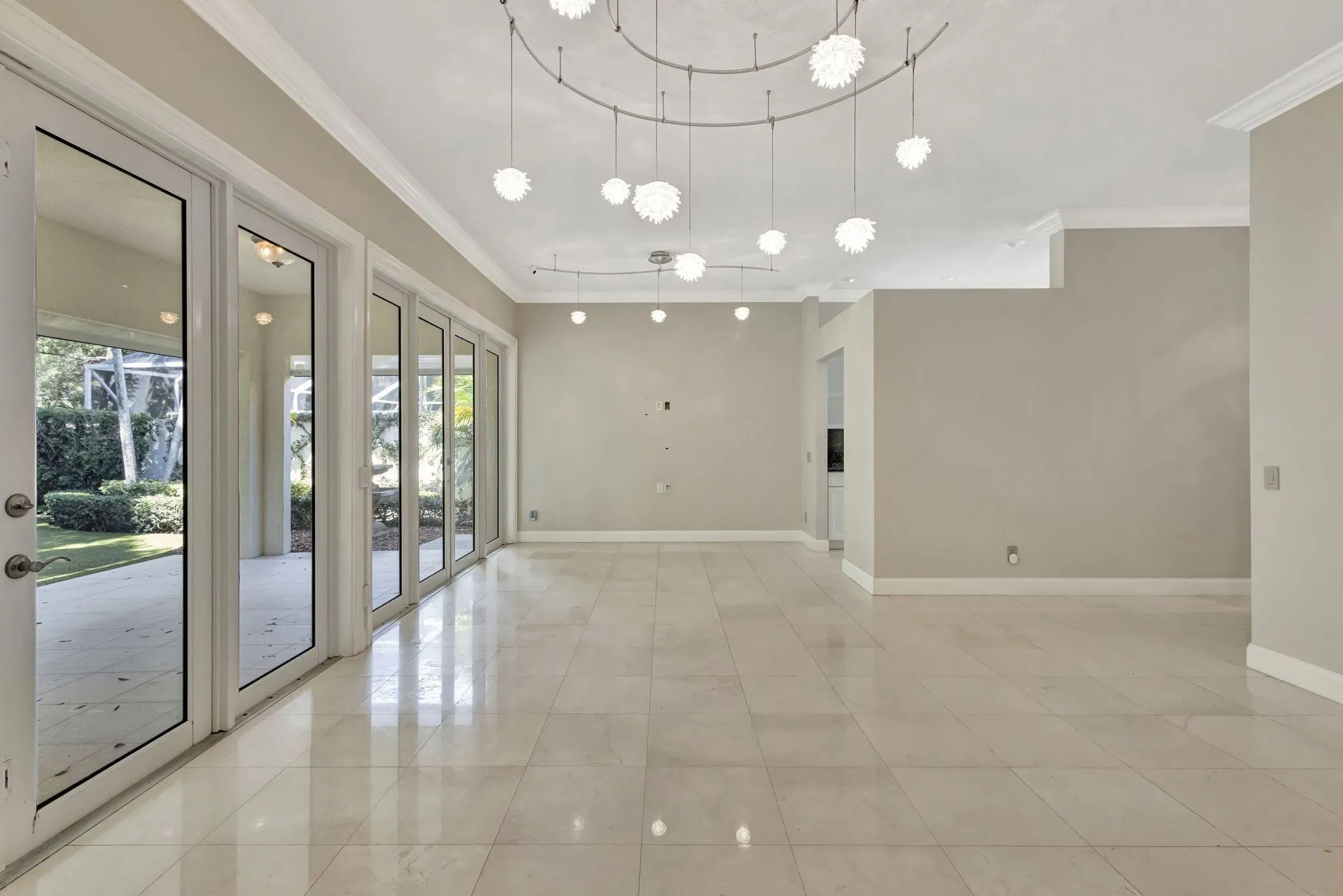 229 E Tall Oaks Circle