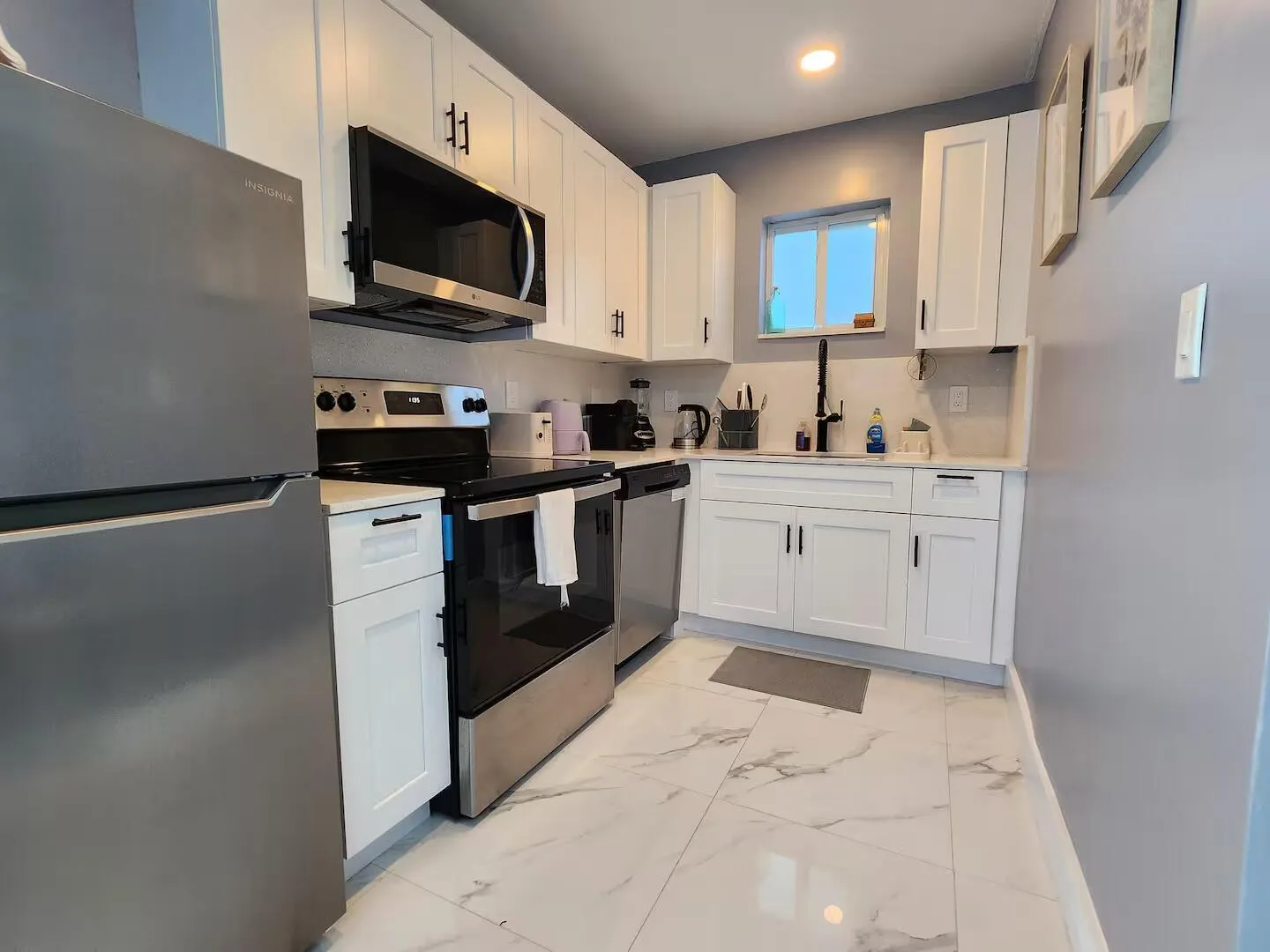 1237 NE 14th Avenue NE, #1-3