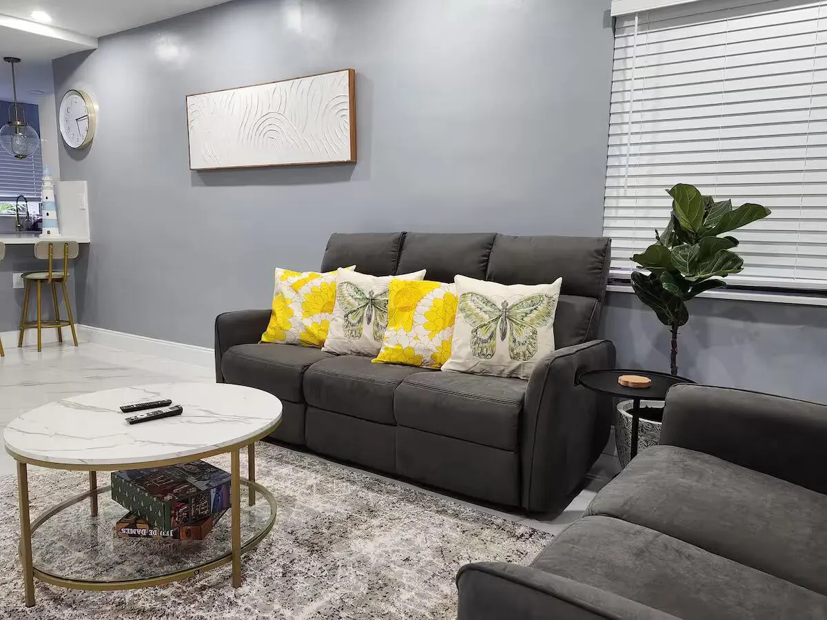 1237 NE 14th Avenue NE, #1-3