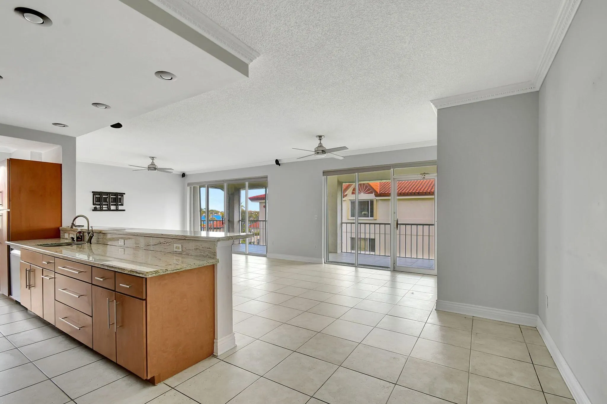 107 Half Moon Circle, #A3