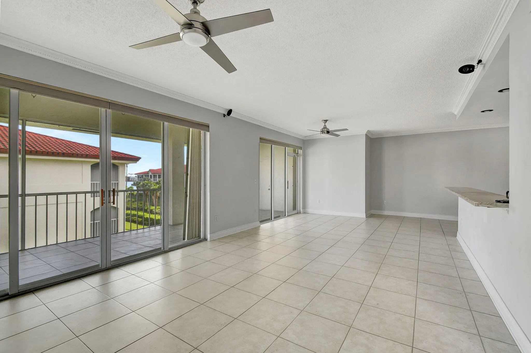 107 Half Moon Circle, #A3