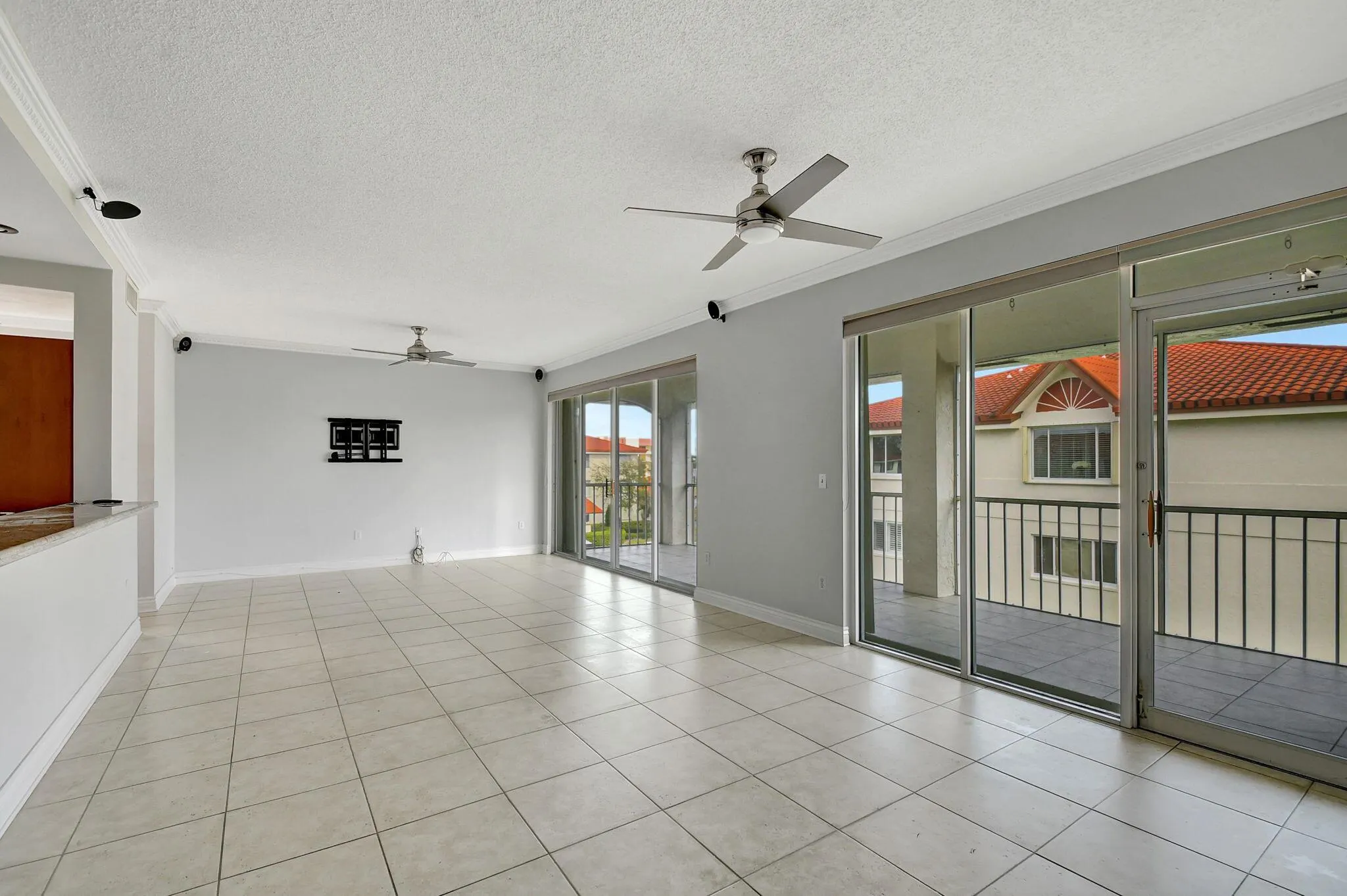 107 Half Moon Circle, #A3