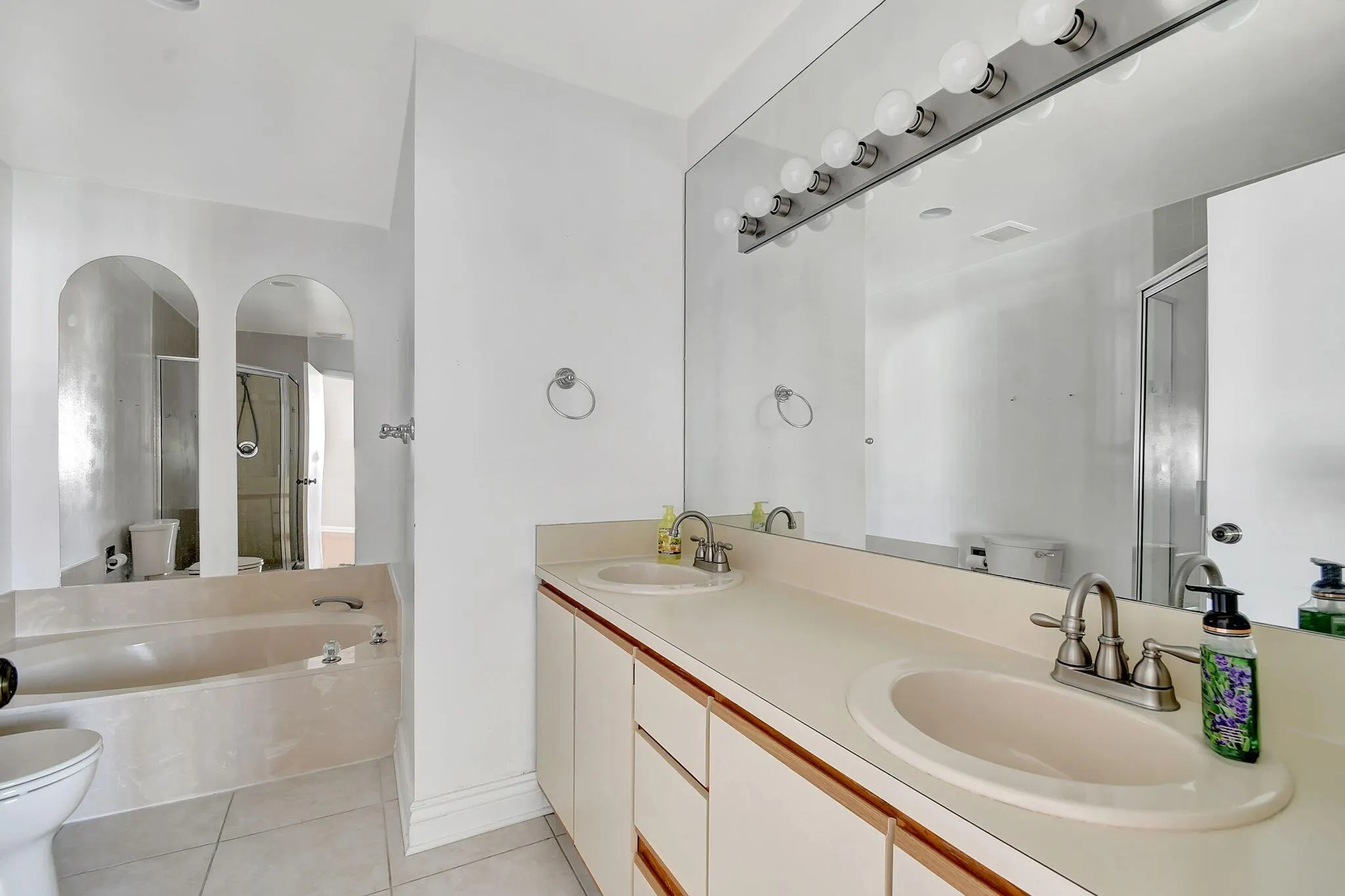 107 Half Moon Circle, #A3