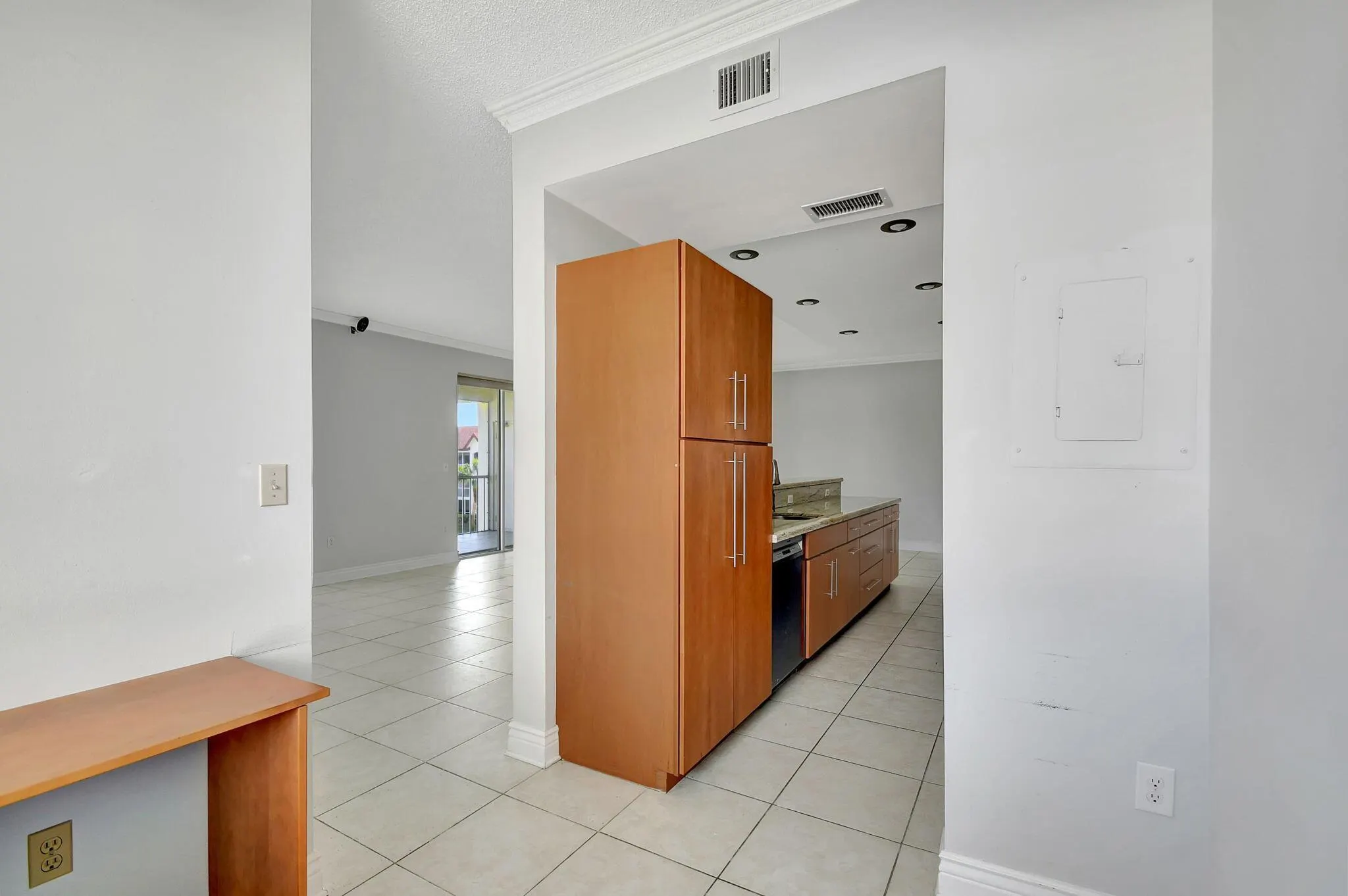 107 Half Moon Circle, #A3