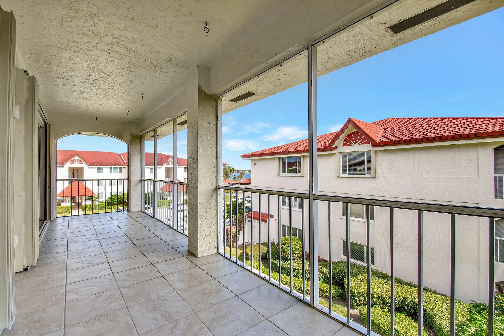 107 Half Moon Circle, #A3