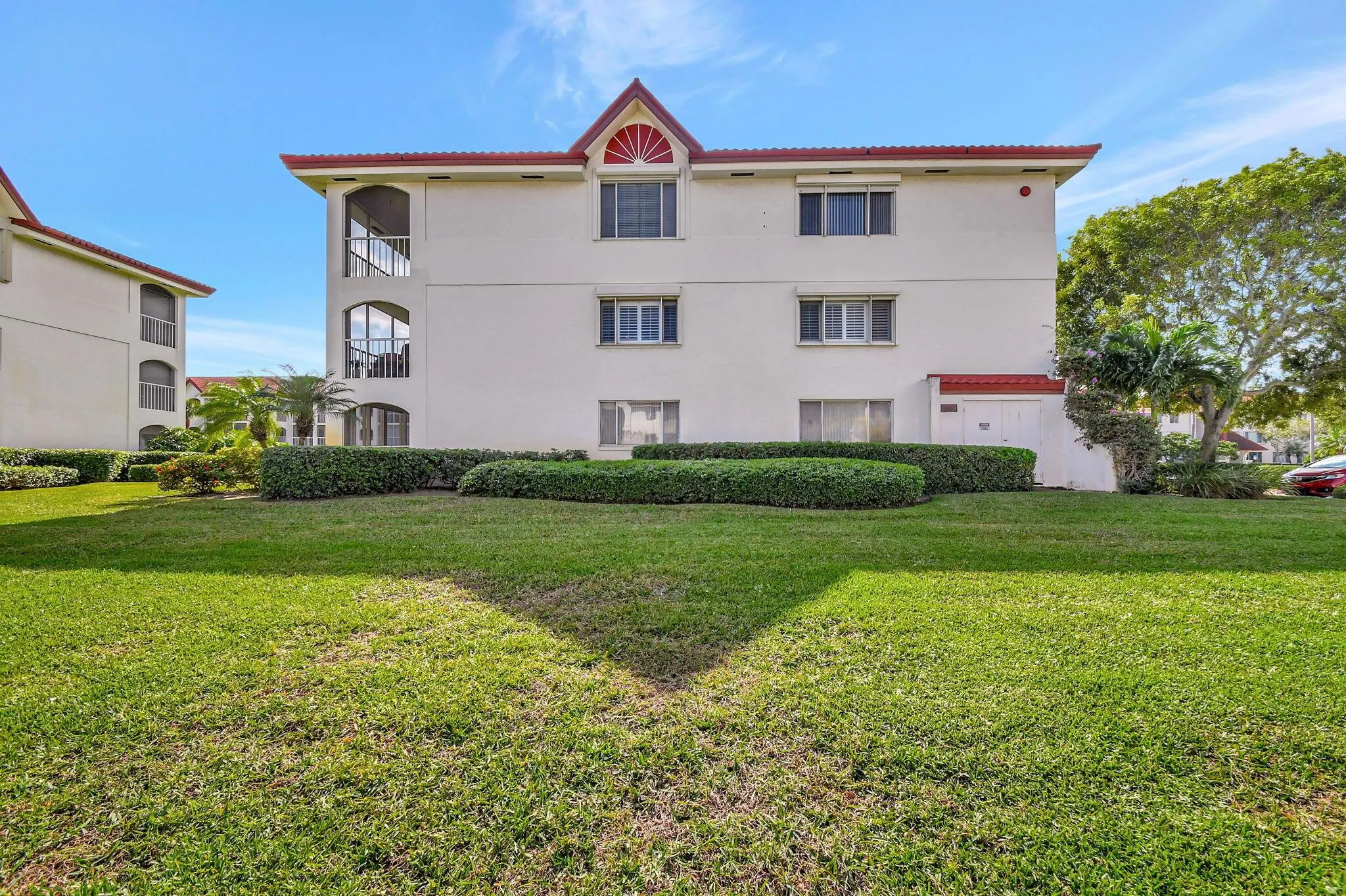 107 Half Moon Circle, #A3