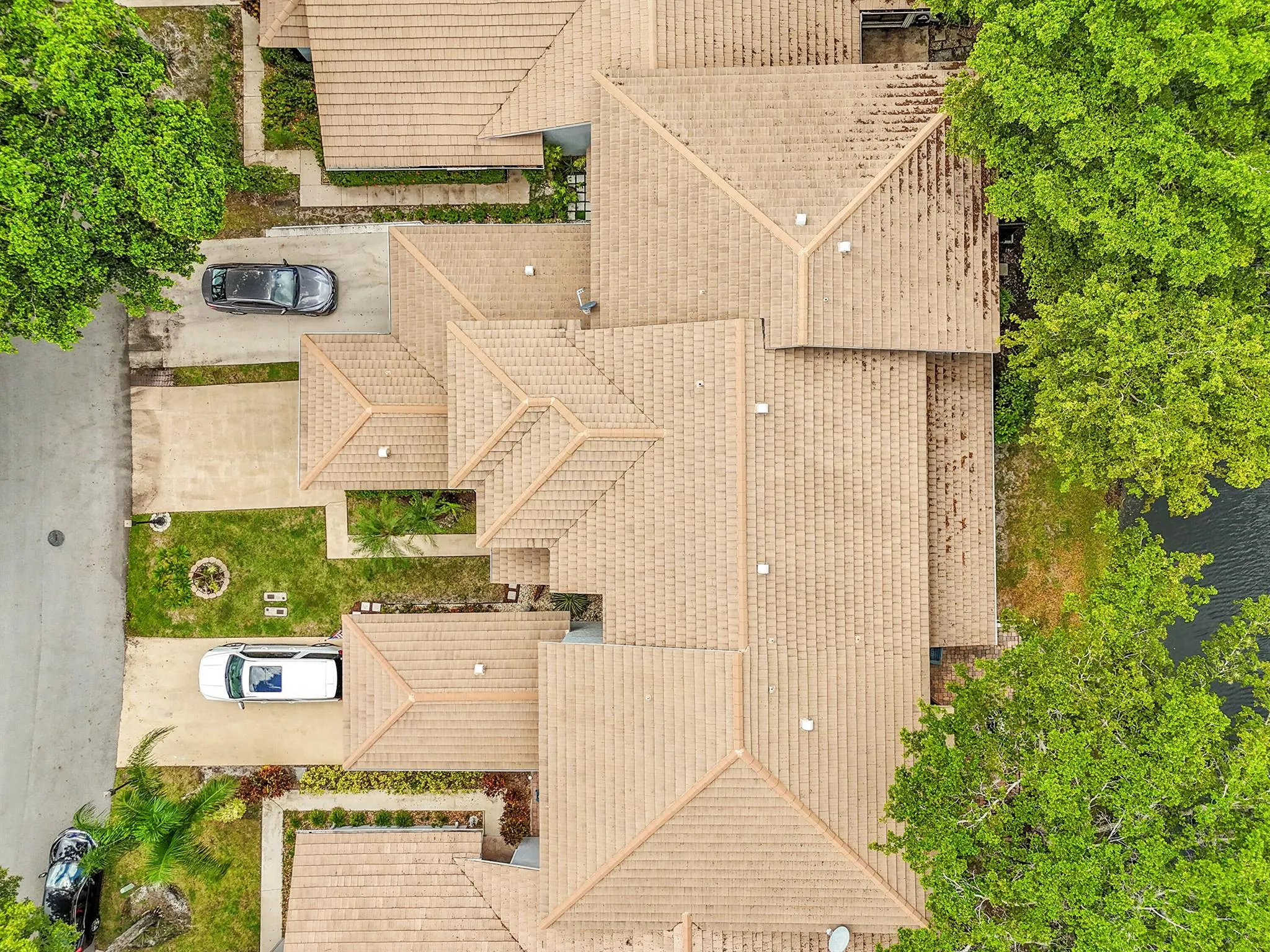3335 Deer Creek Lake Shore Drive