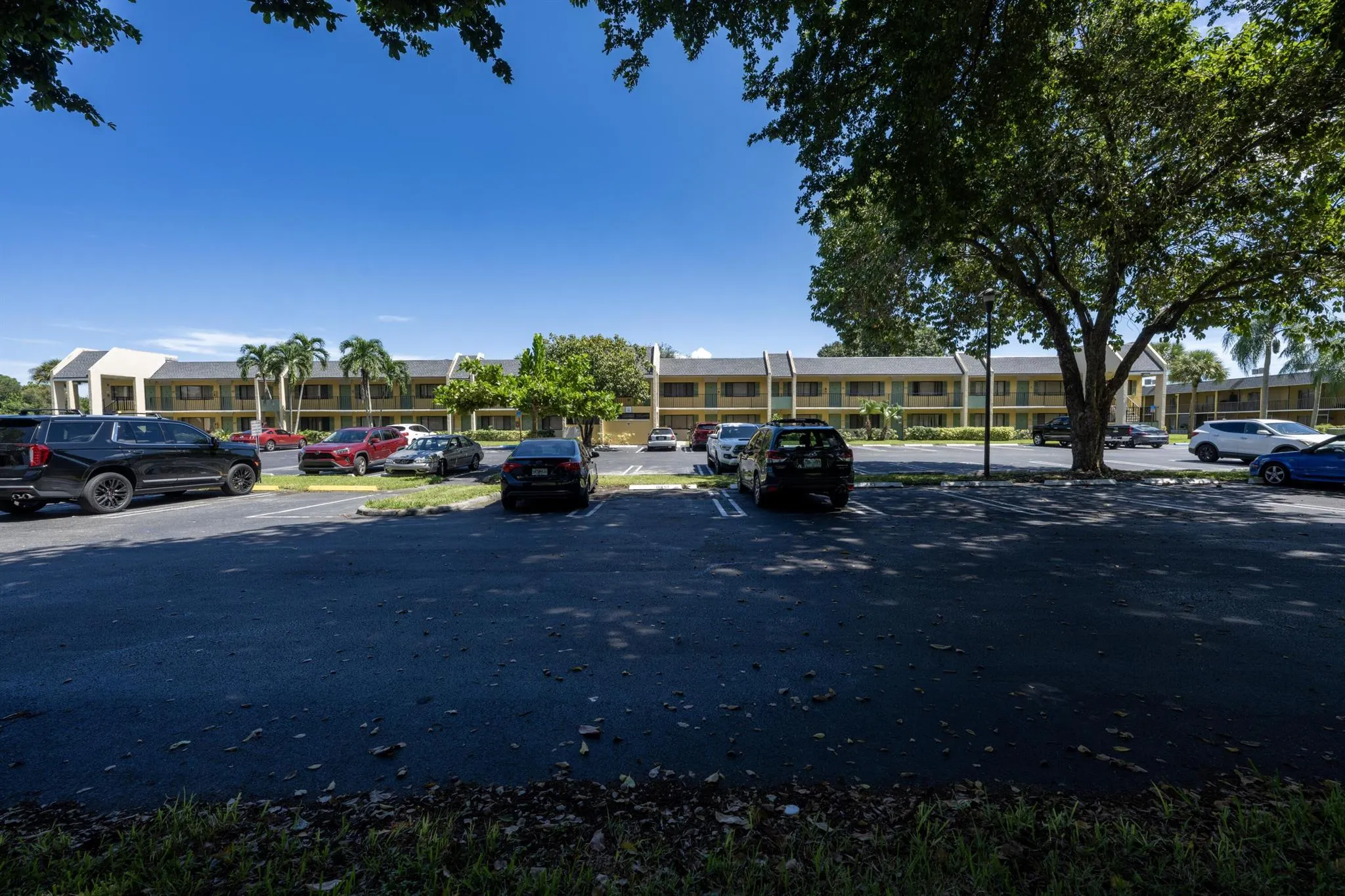 1809 Meadows Circle W