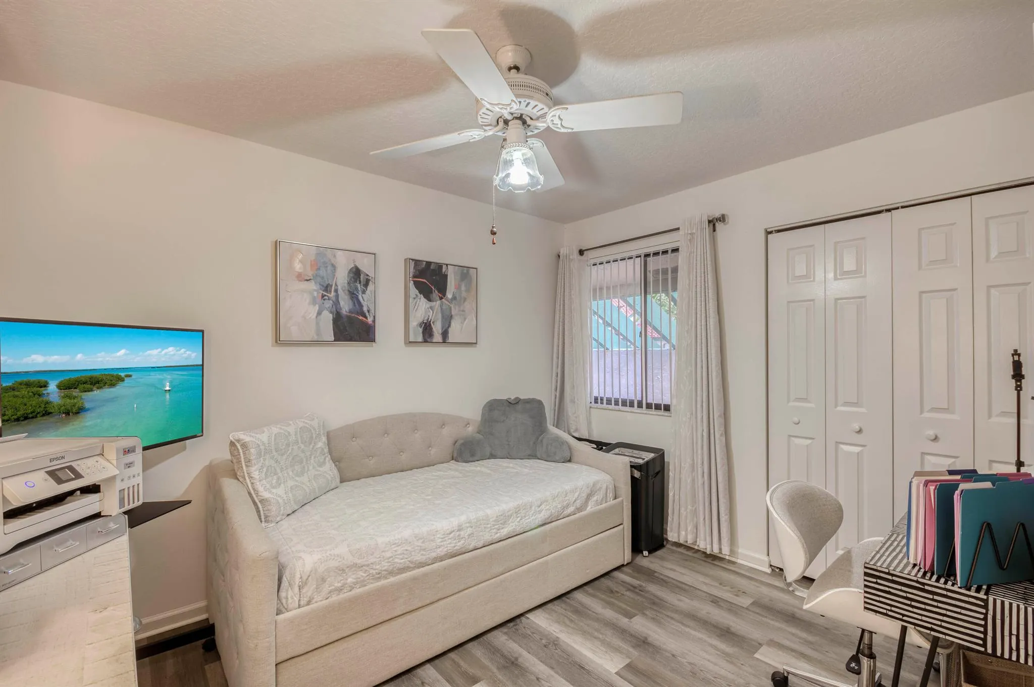 24 Lexington Lane W, #B