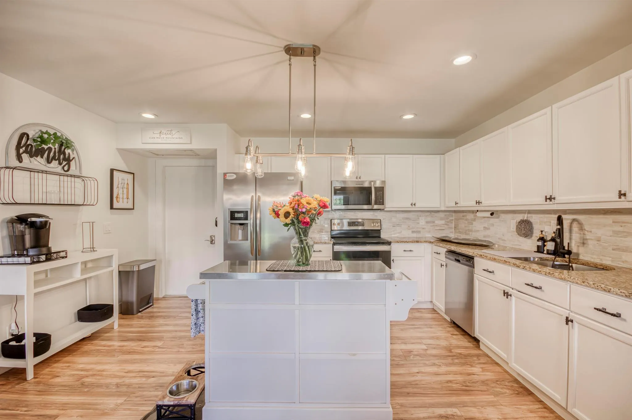 24 Lexington Lane W, #B