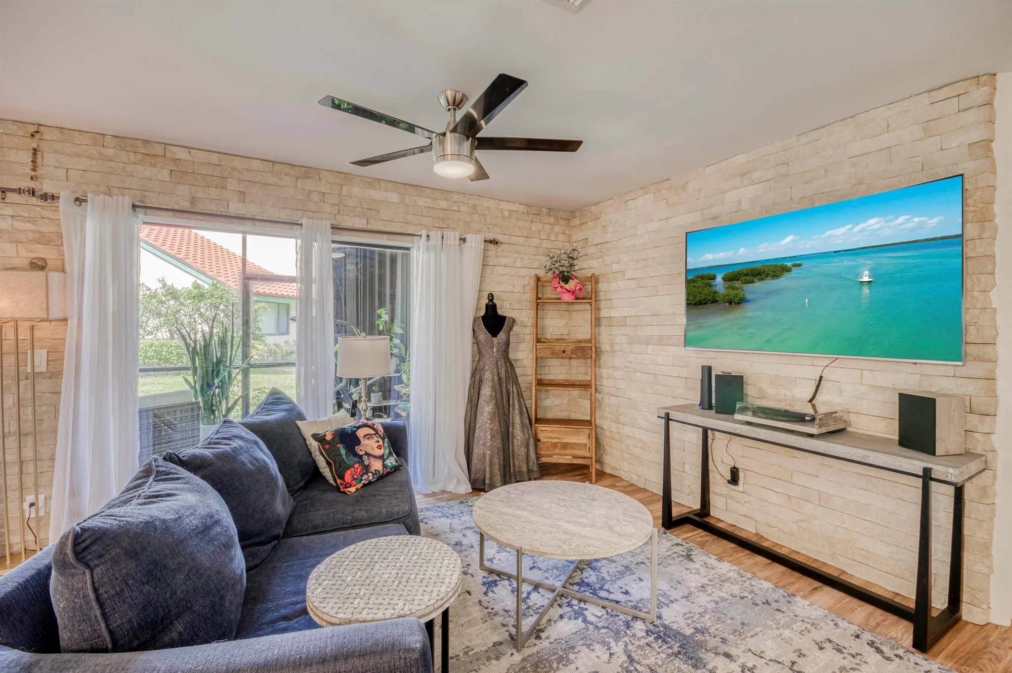 24 Lexington Lane W, #B