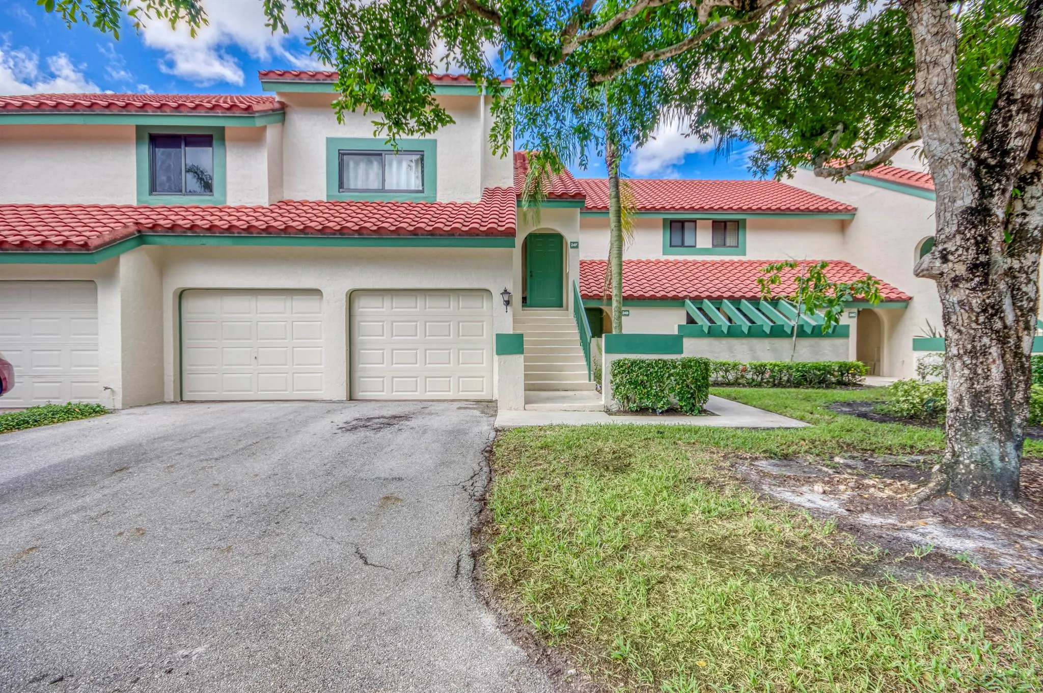 24 Lexington Lane W, #B