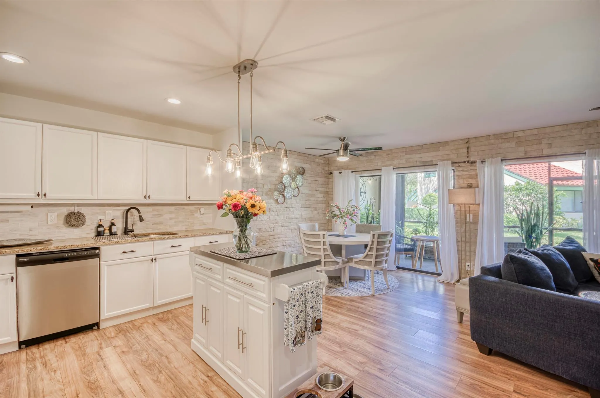 24 Lexington Lane W, #B
