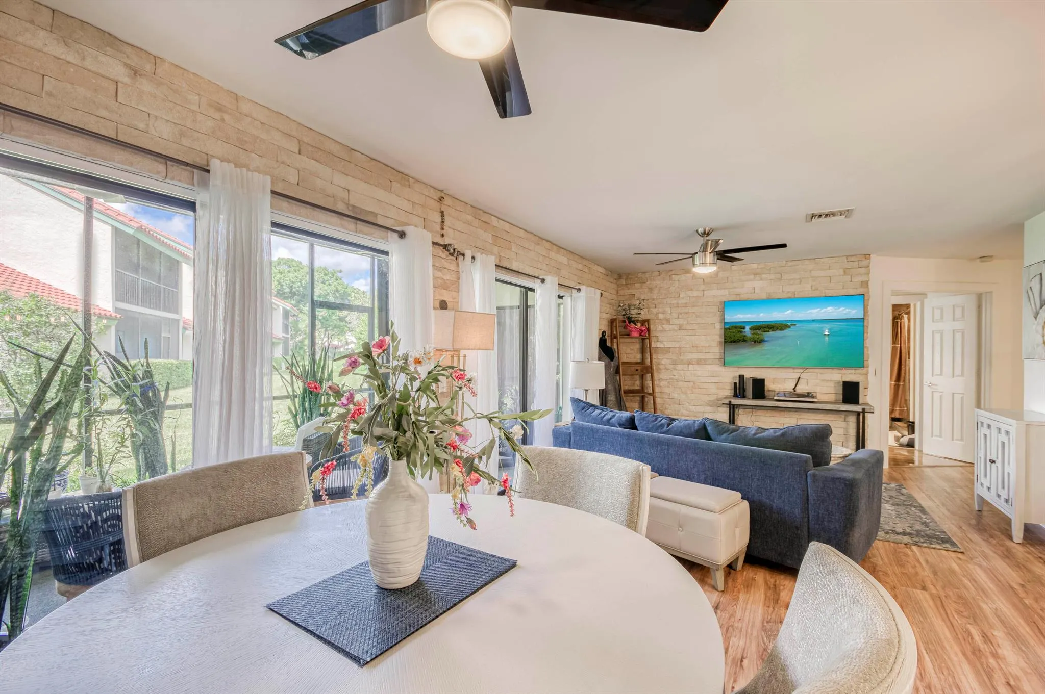 24 Lexington Lane W, #B