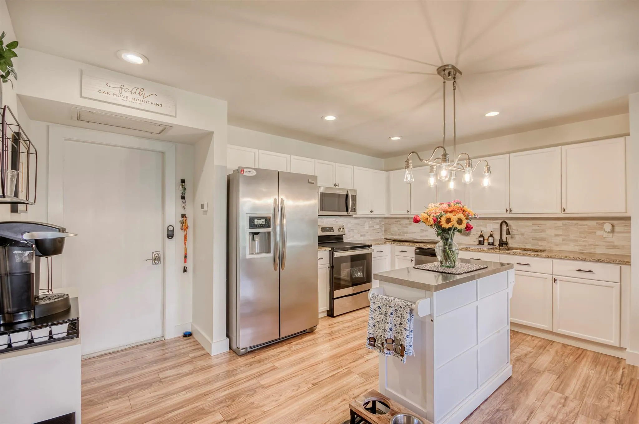 24 Lexington Lane W, #B