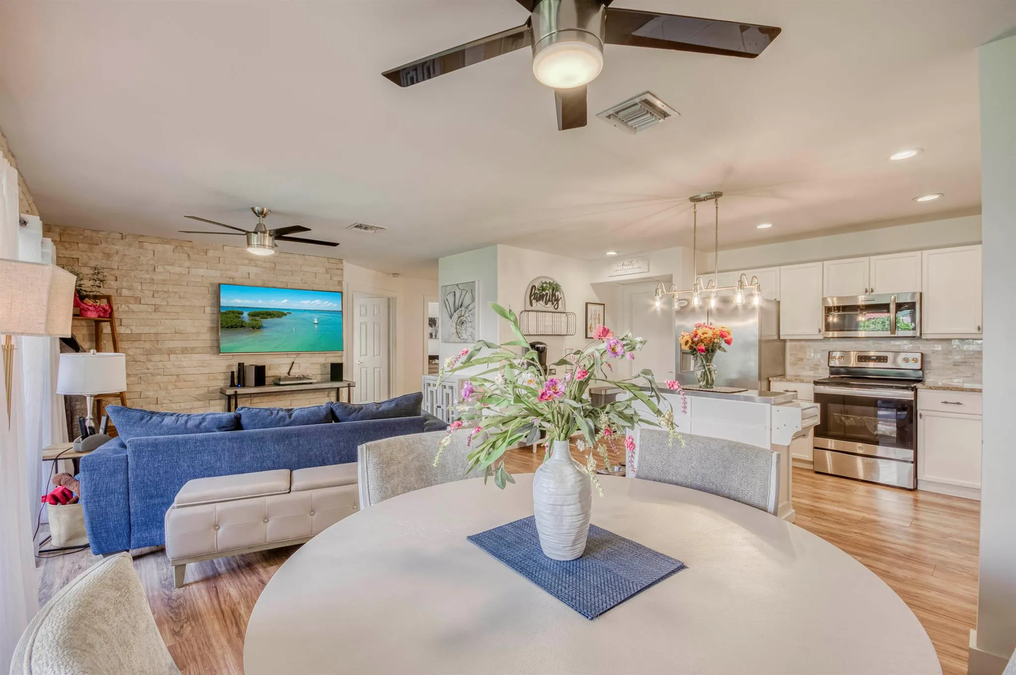 24 Lexington Lane W, #B