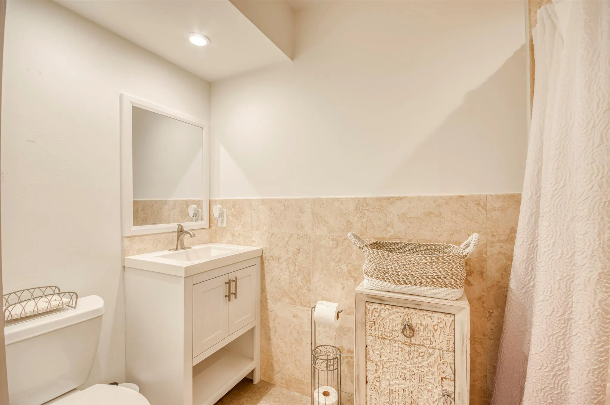 24 Lexington Lane W, #B