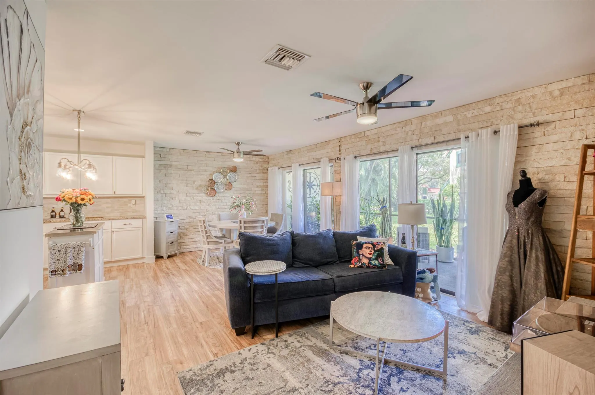 24 Lexington Lane W, #B