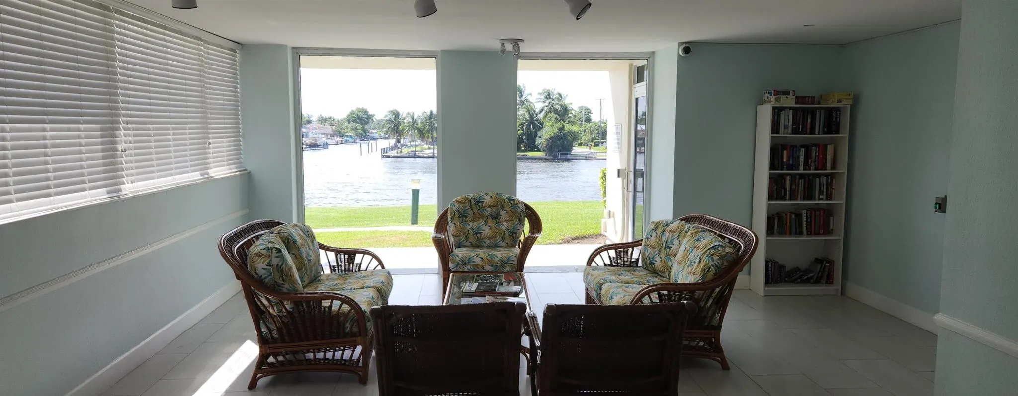 1238 Hillsboro Mile, #509
