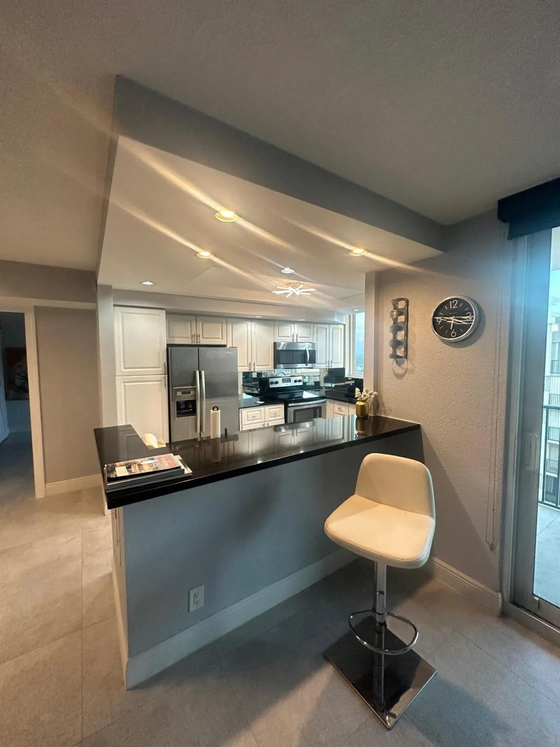 1238 Hillsboro Mile, #509
