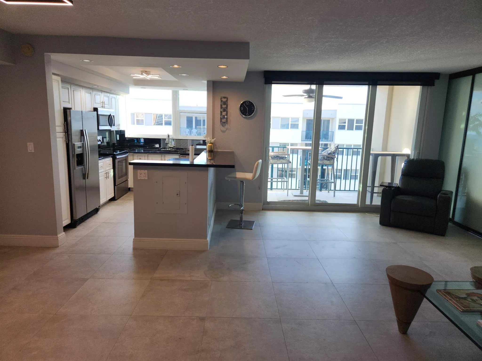 1238 Hillsboro Mile, #509