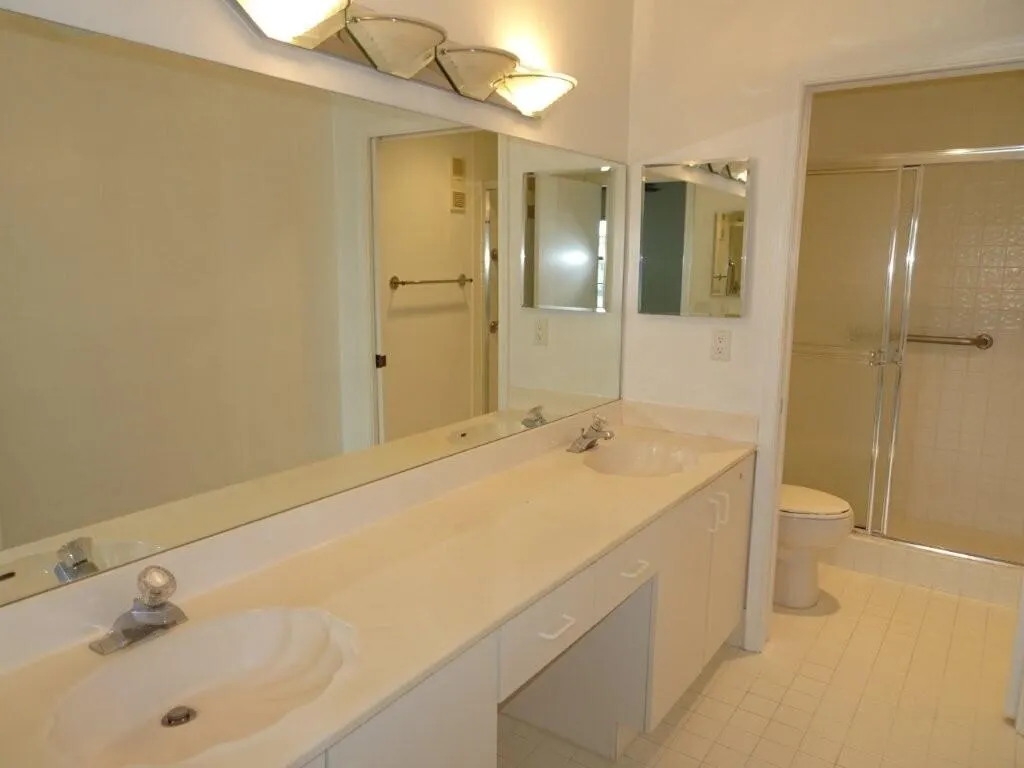 9637 Shadybrook Drive, #201