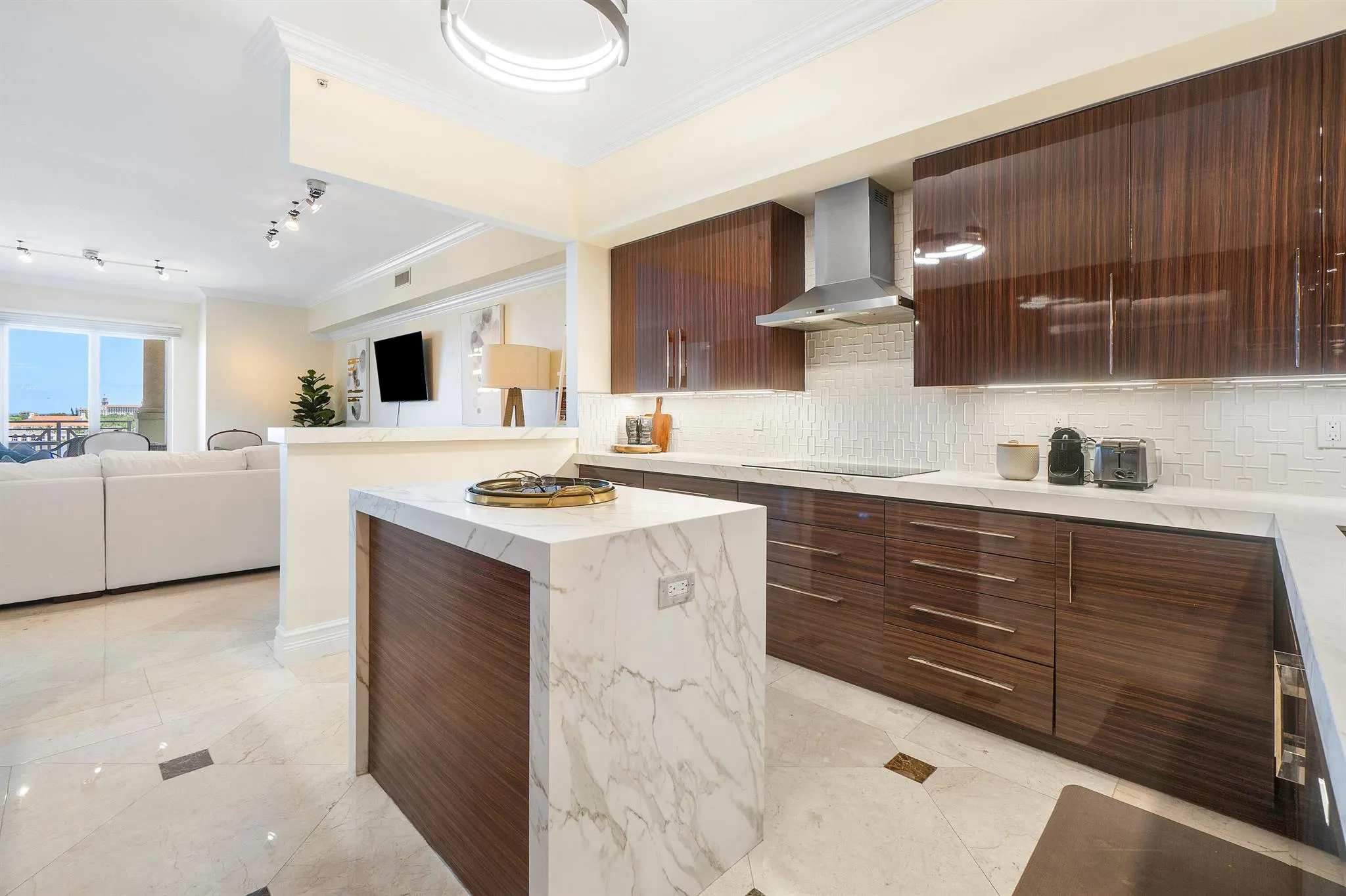 201 S Narcissus Avenue, #605