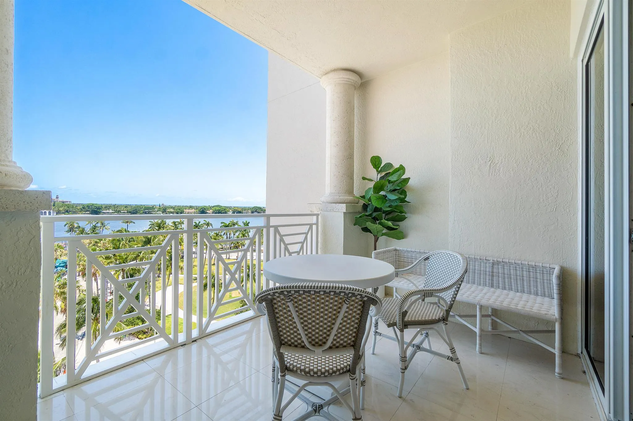 201 S Narcissus Avenue, #605