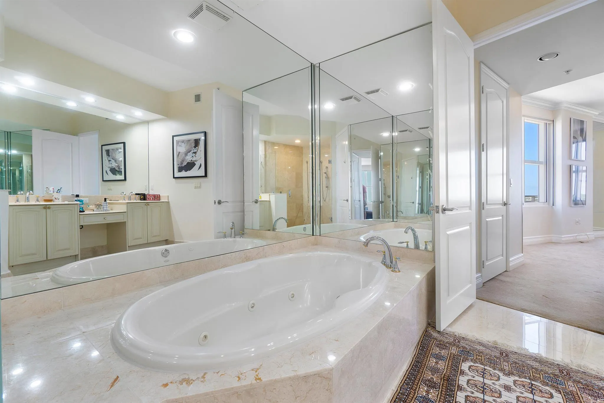 201 S Narcissus Avenue, #605