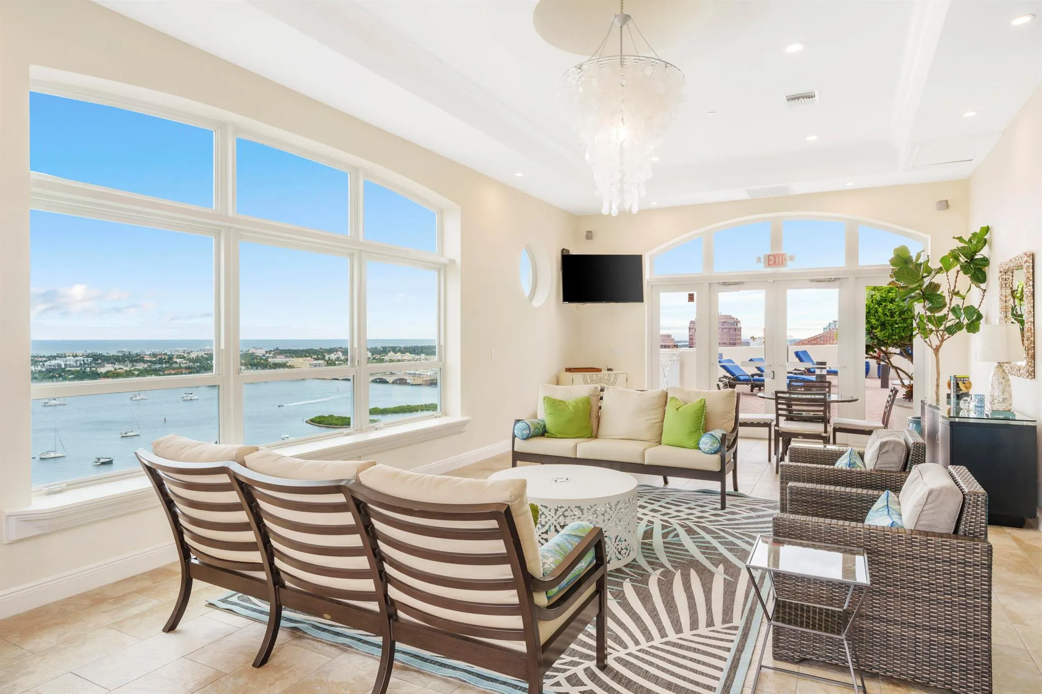 201 S Narcissus Avenue, #605