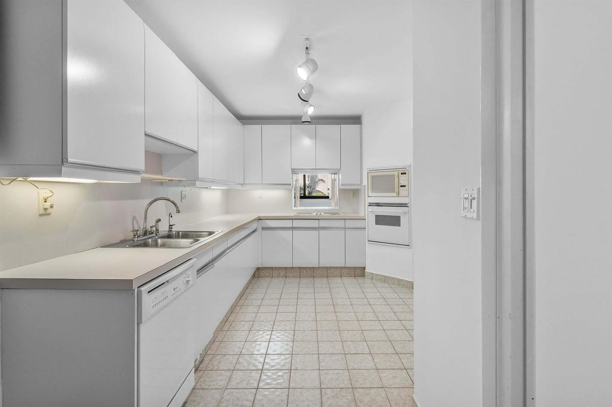 6711 N Ocean Boulevard, #13