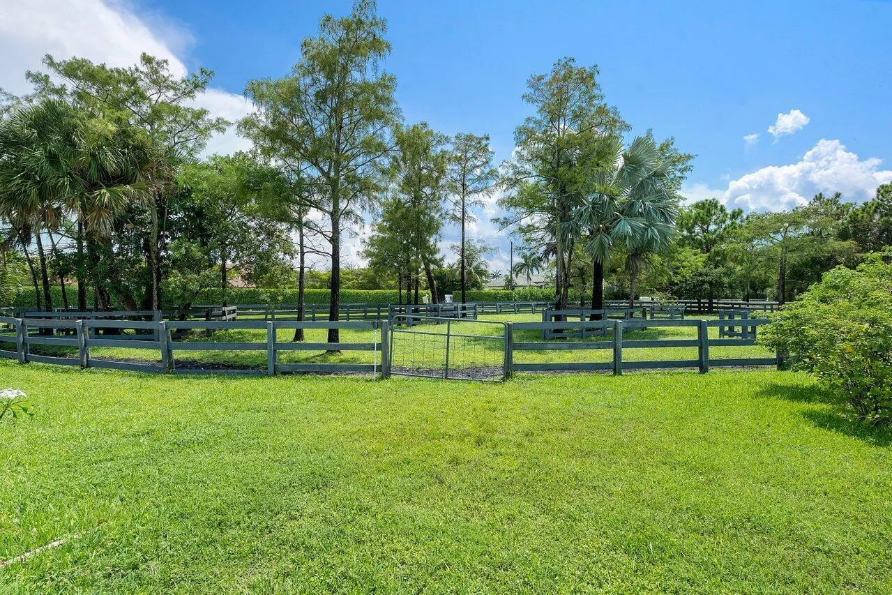 14539 Belmont Trace, #(2 Stalls And Studio)