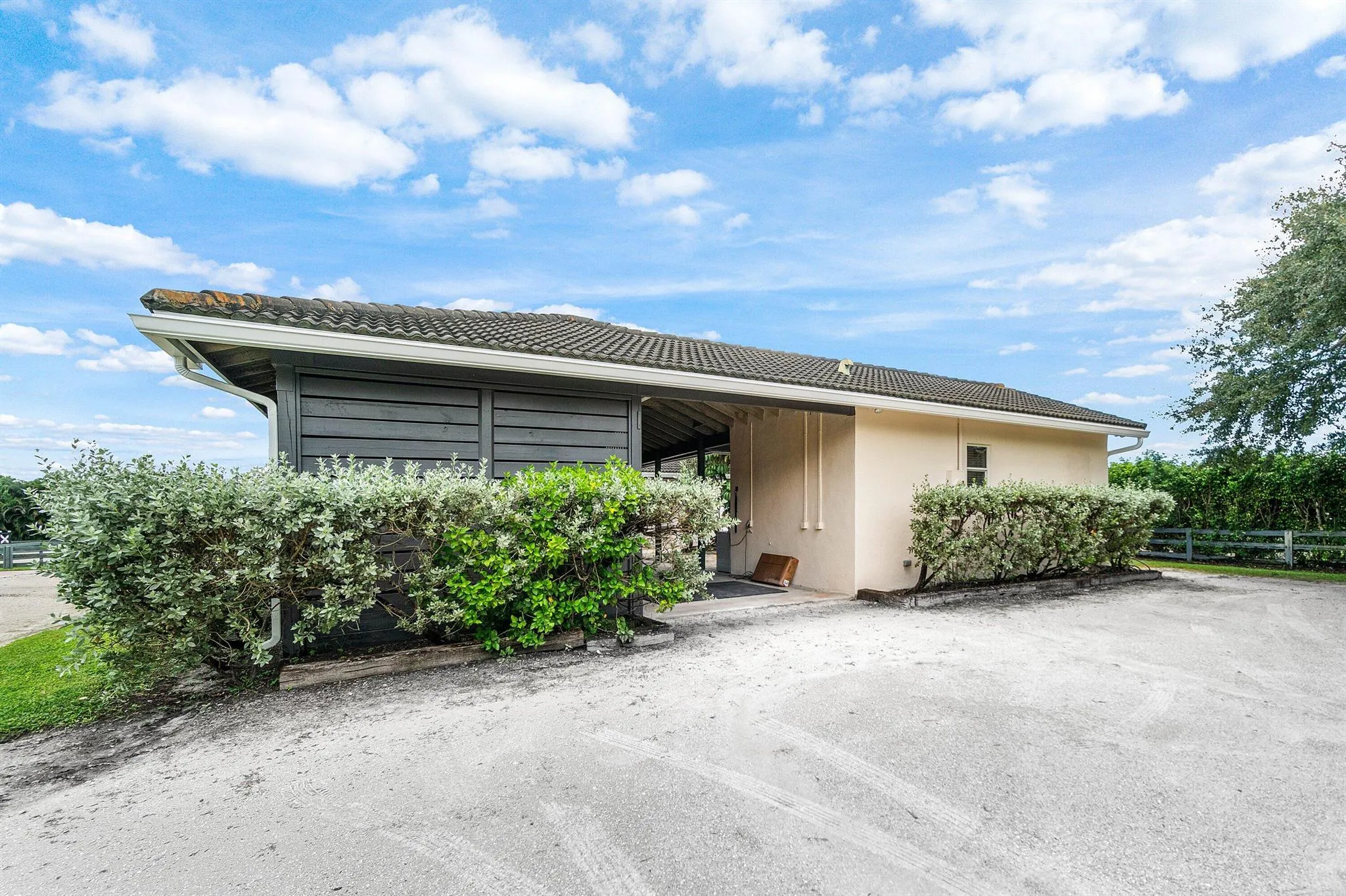 14539 Belmont Trace, #(2 Stalls And Studio)