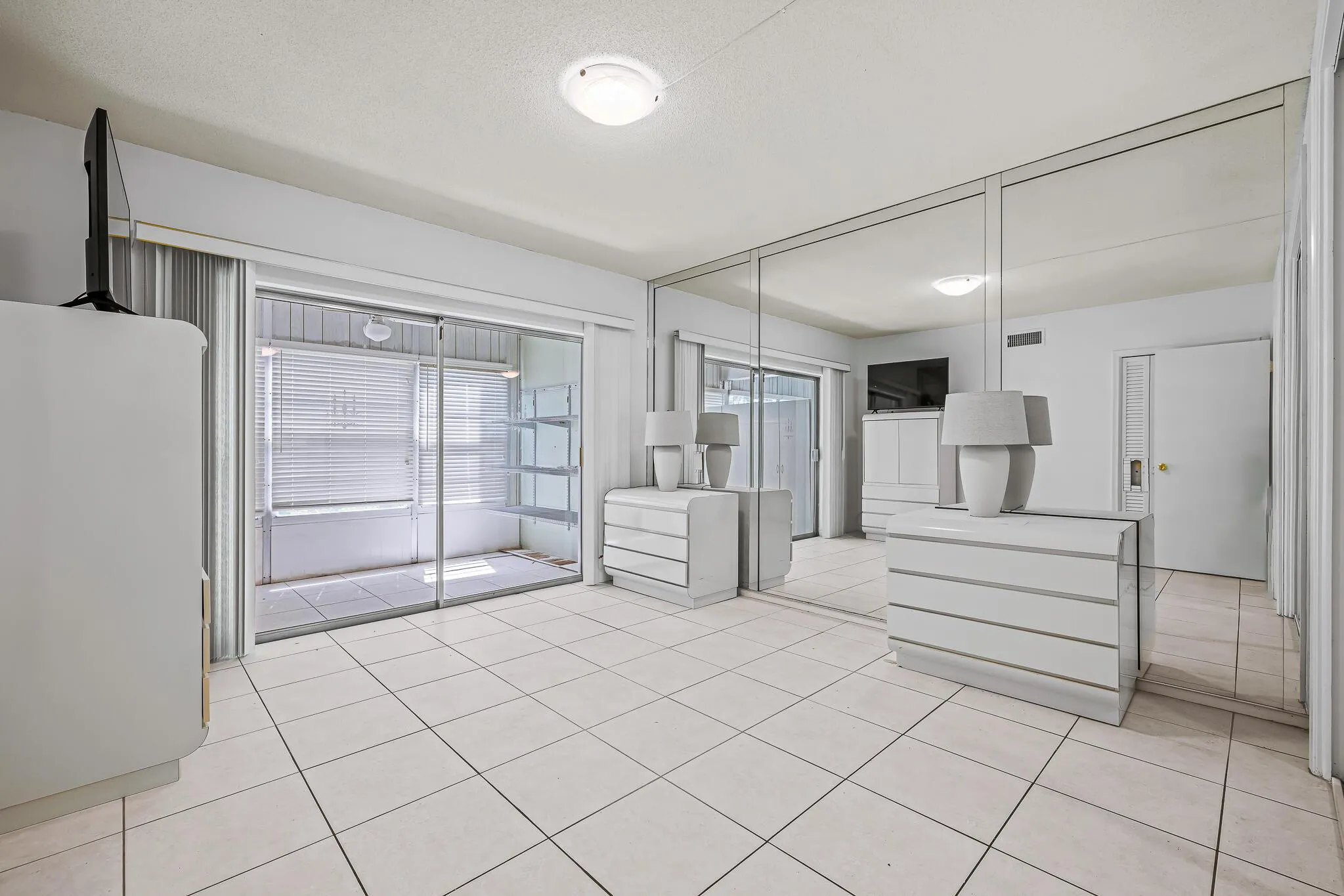 2121 NE 42nd Court, #102c