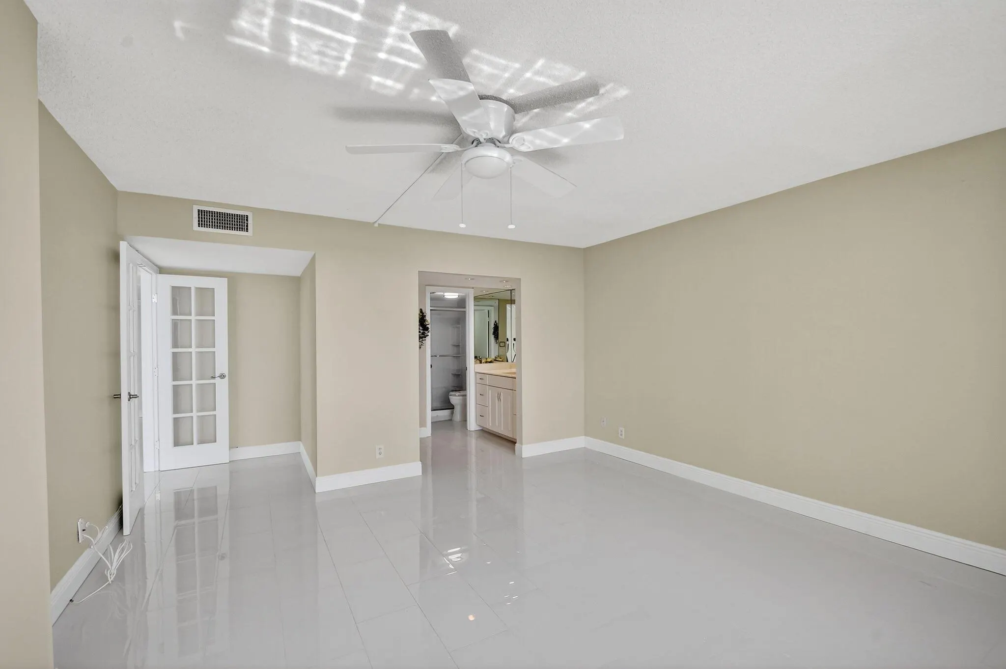 301 Lake Shore Drive, #711
