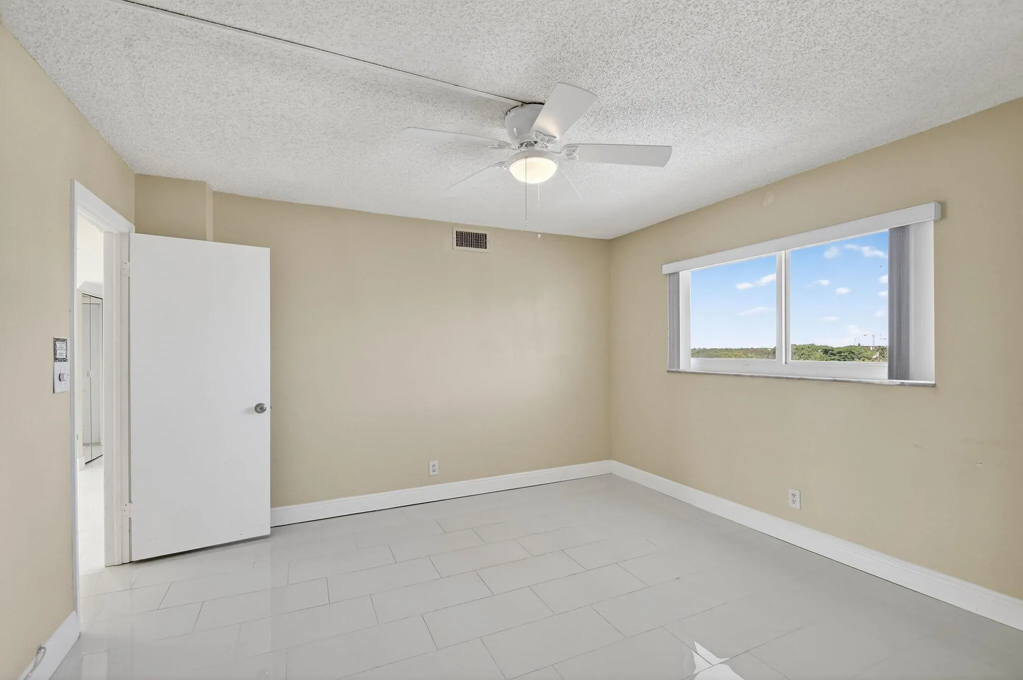 301 Lake Shore Drive, #711