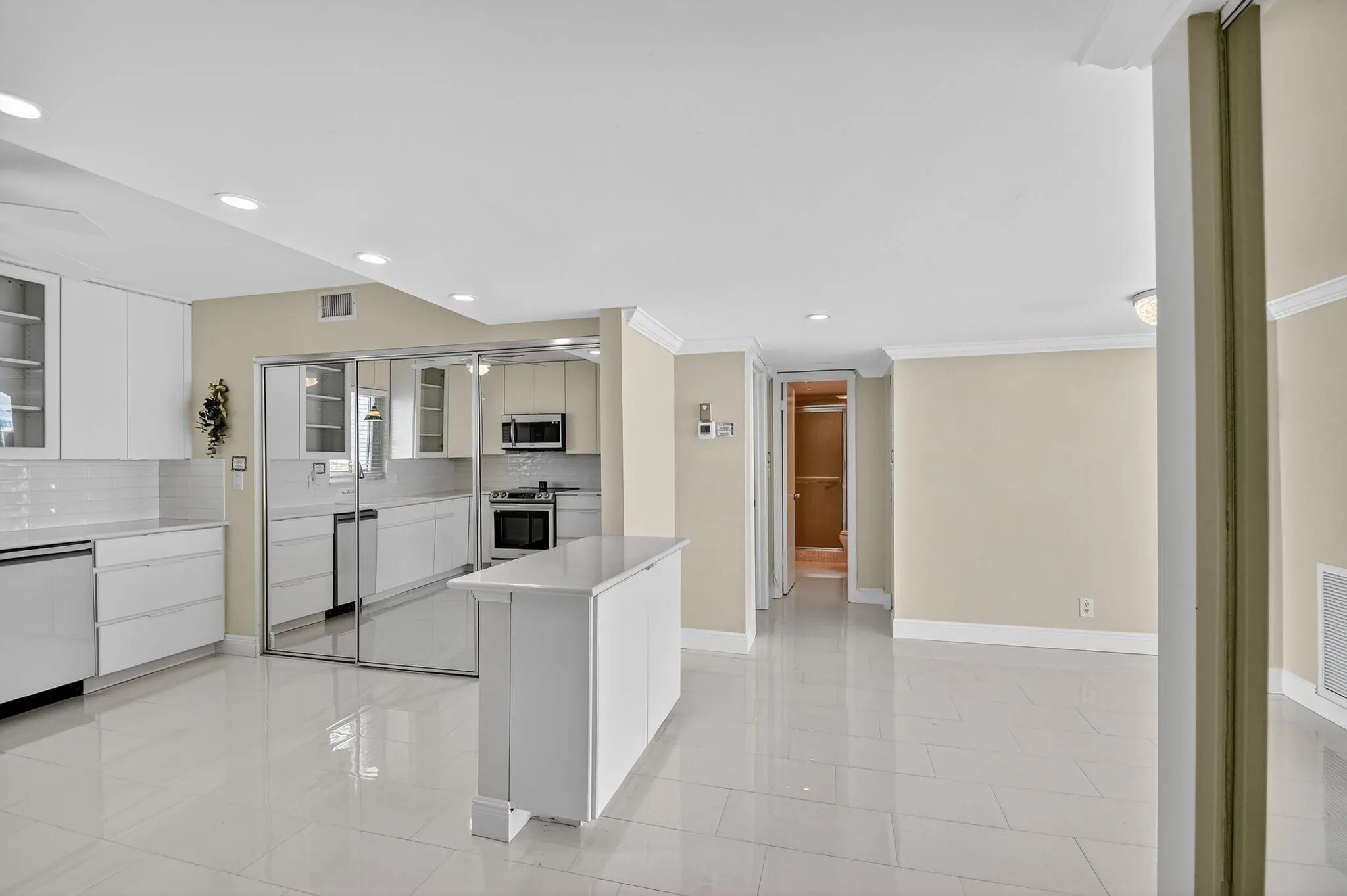 301 Lake Shore Drive, #711