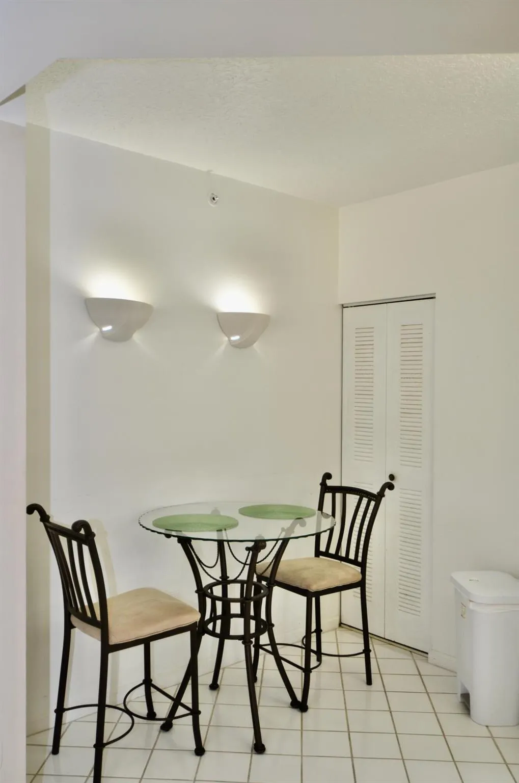 200 Uno Lago Drive, #201