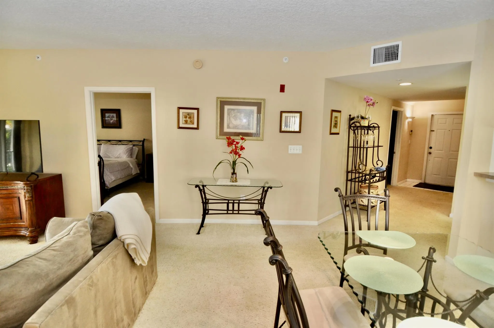 200 Uno Lago Drive, #201