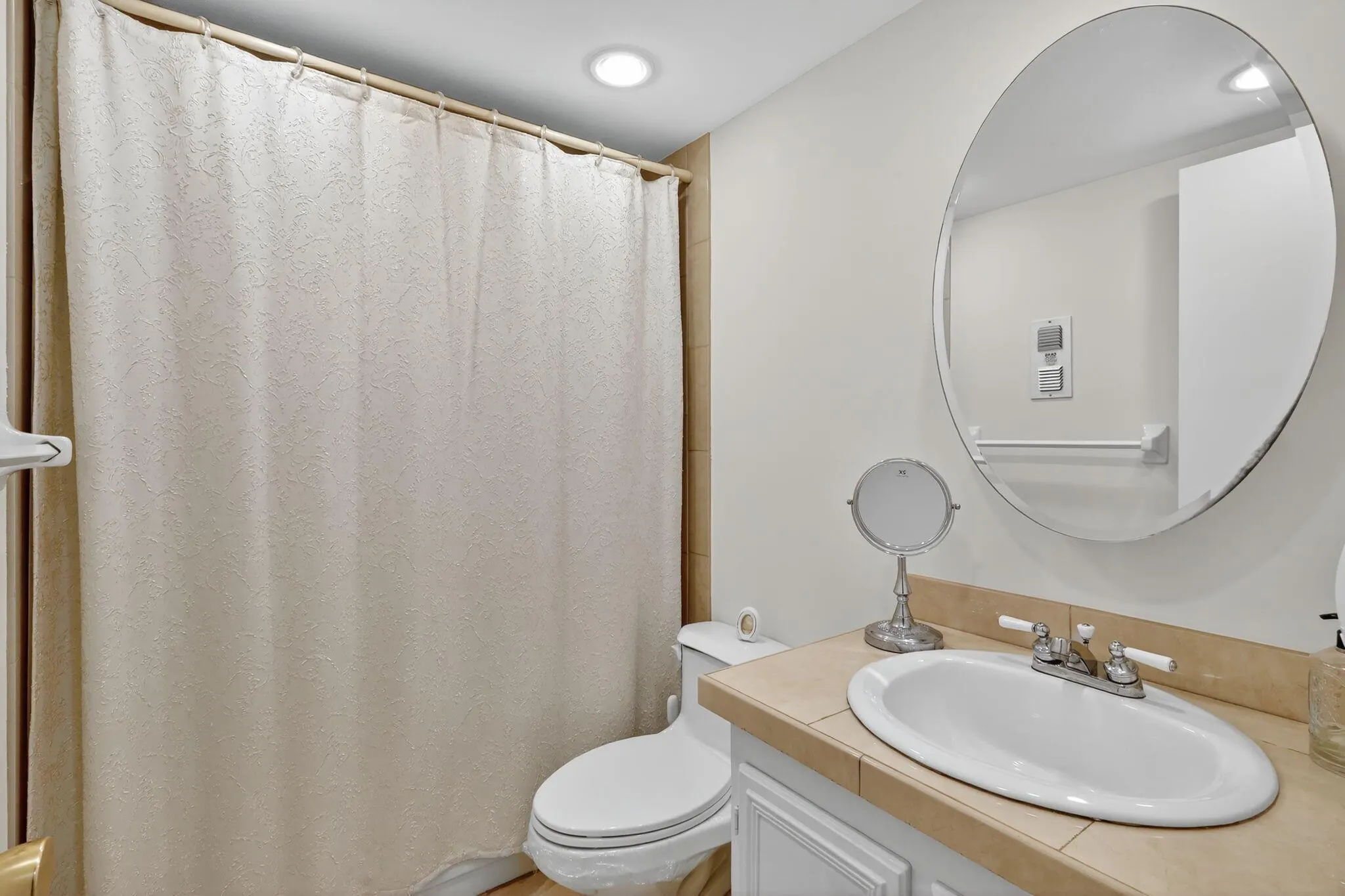 624 Snug Harbor Drive, #B8