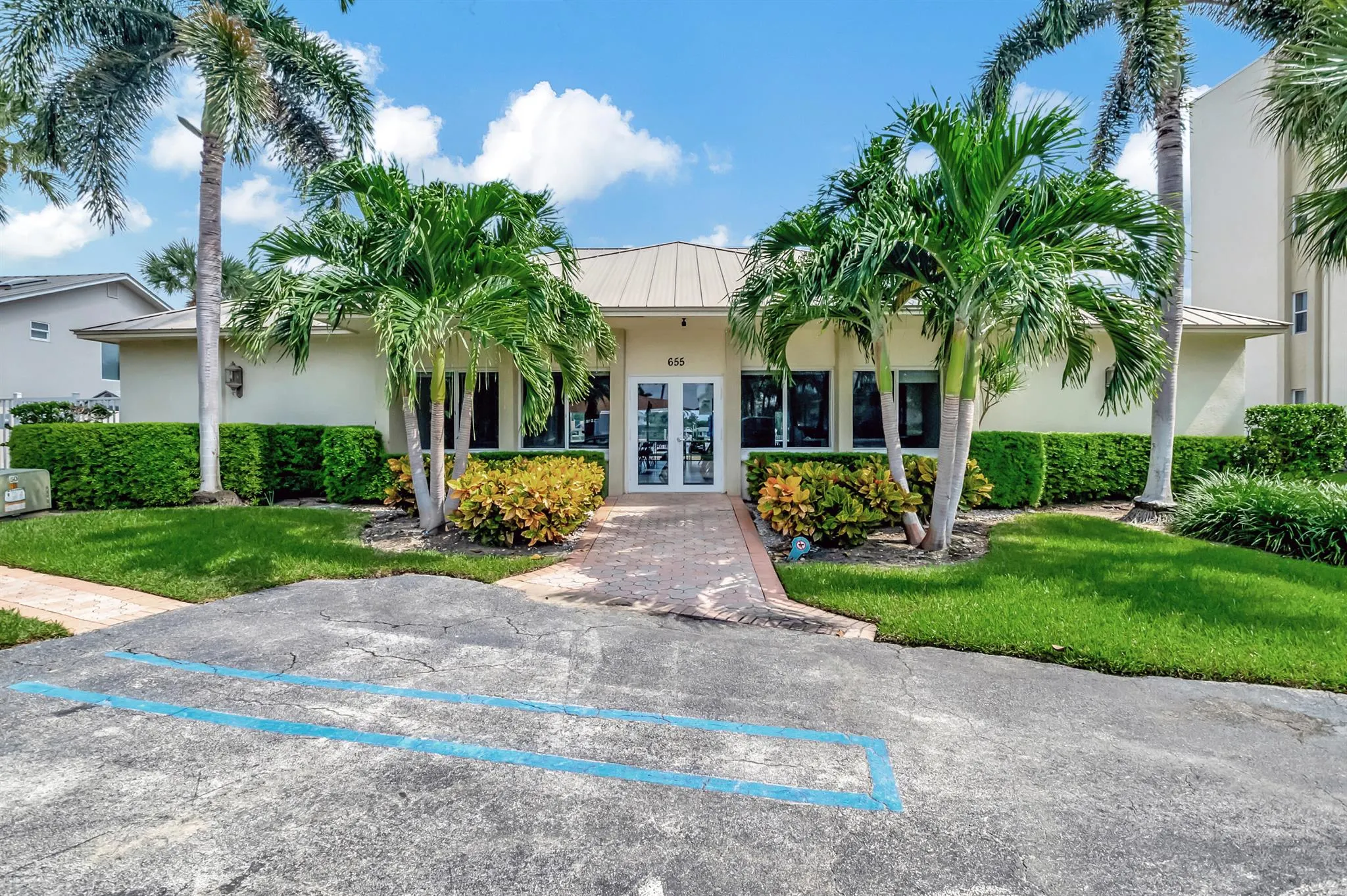 624 Snug Harbor Drive, #B8